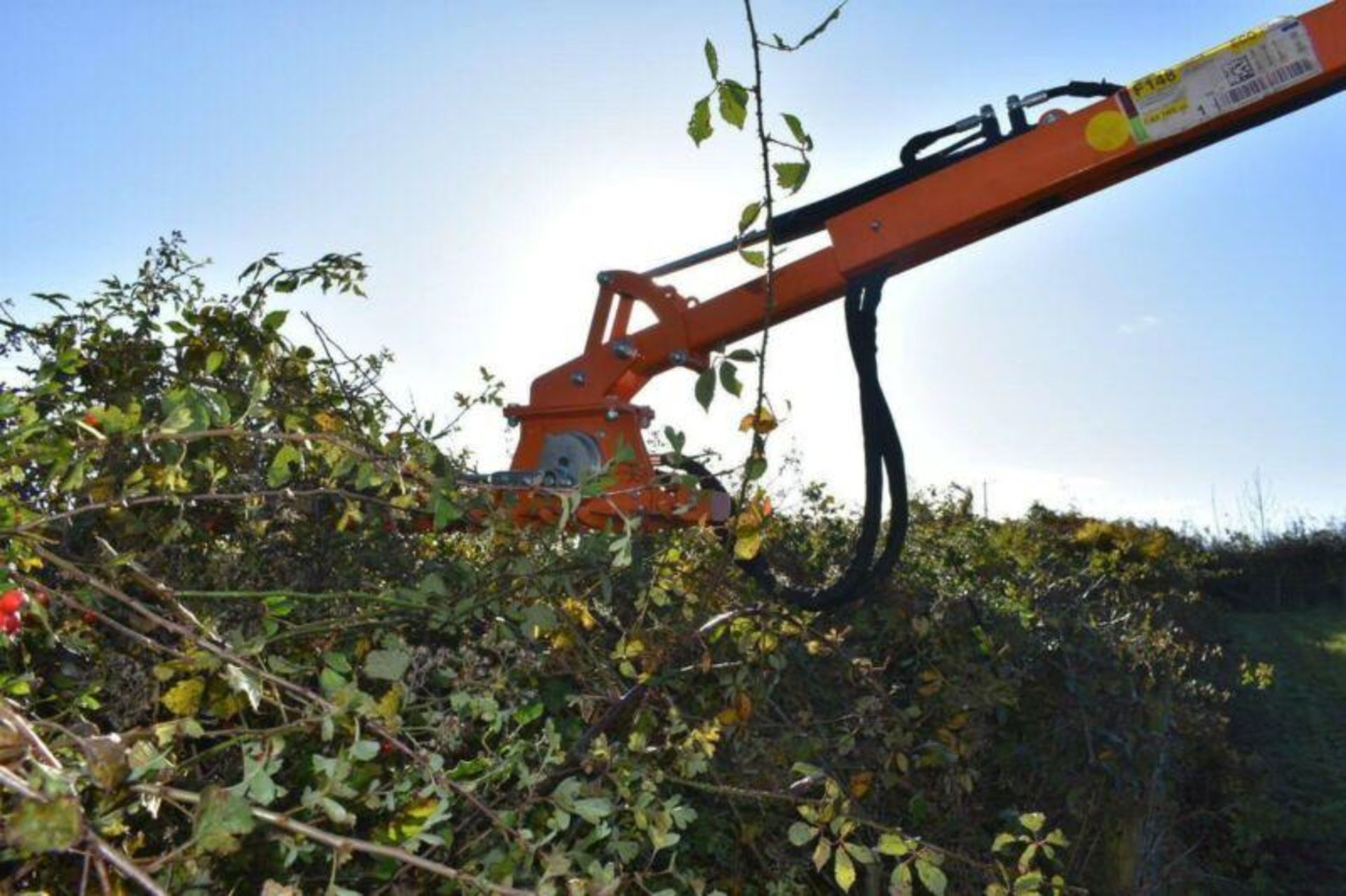 EFFICIENCY UNLEASHED: T190 FINGERBAR HEDGE CUTTER FOR FAST, CLEAN RESULTS - Image 8 of 12