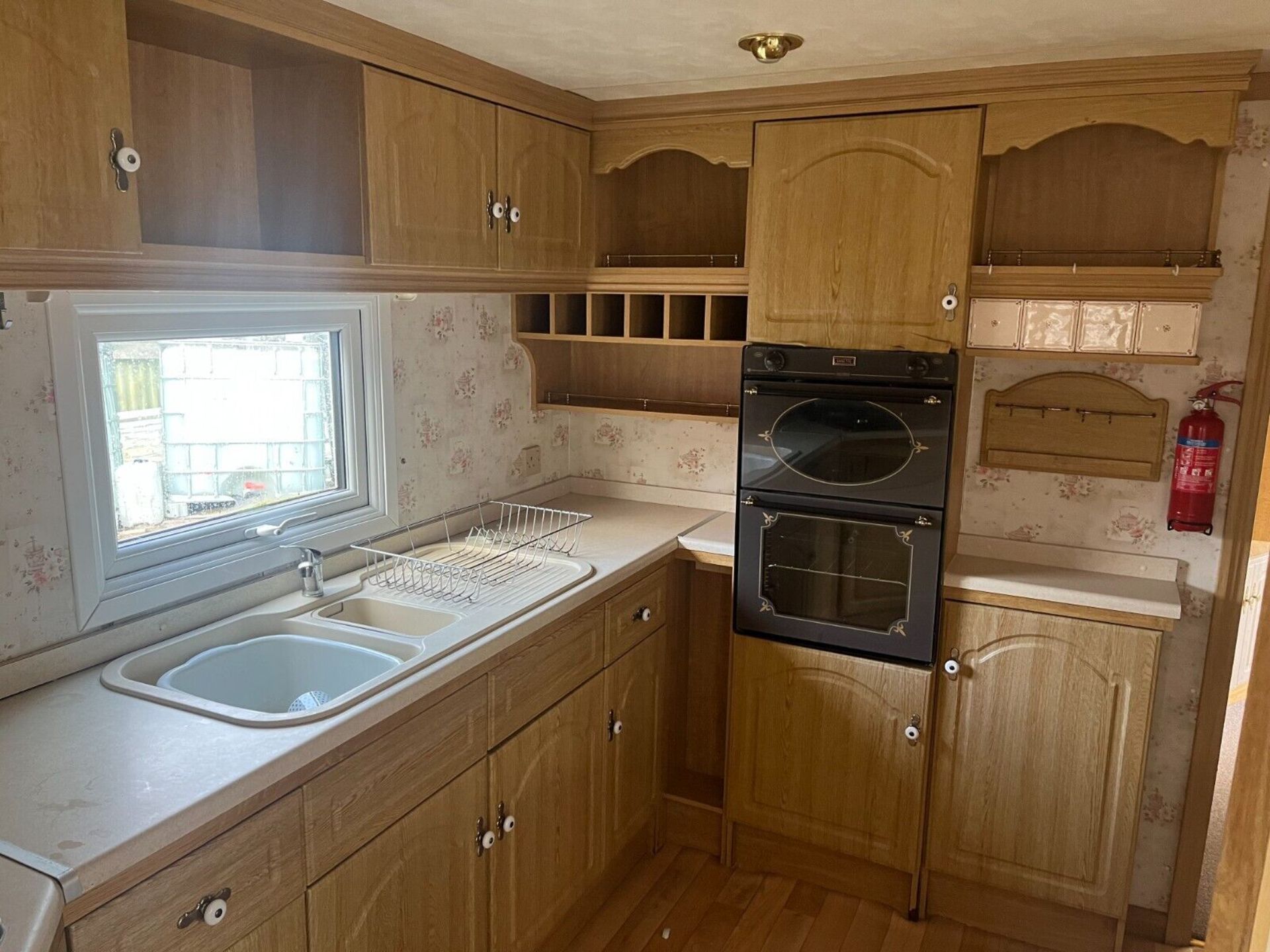 2 BEDROOM STATIC CARAVAN 36 FOOT LONG X 12 FOOT WIDE - Image 7 of 22