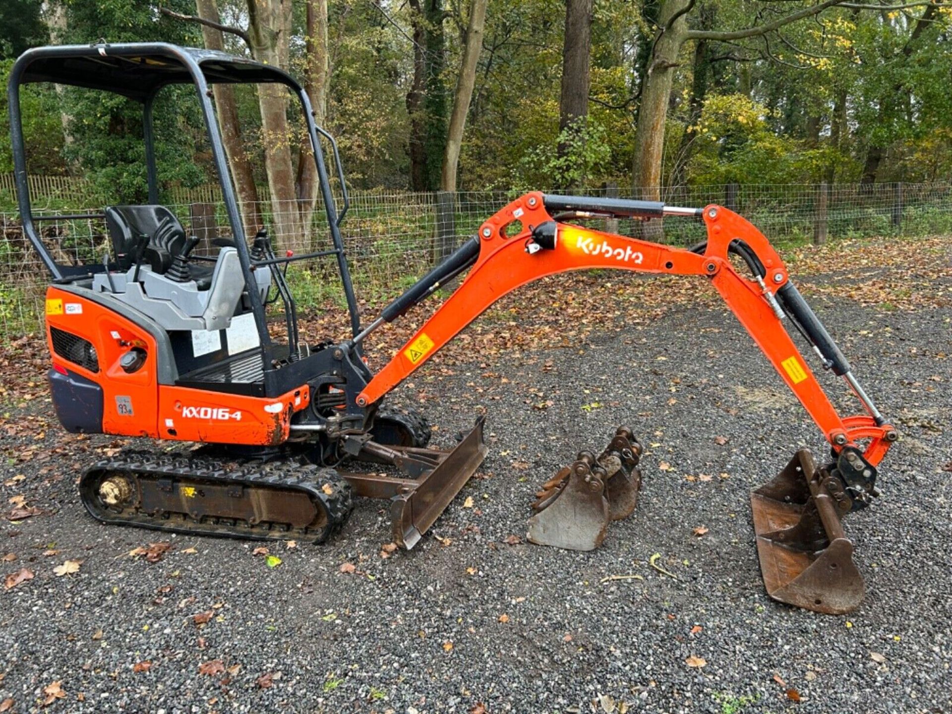 2011 KUBOTA KX016 MINI EXCAVATOR: RELIABLE WORKHORSE - Image 2 of 14