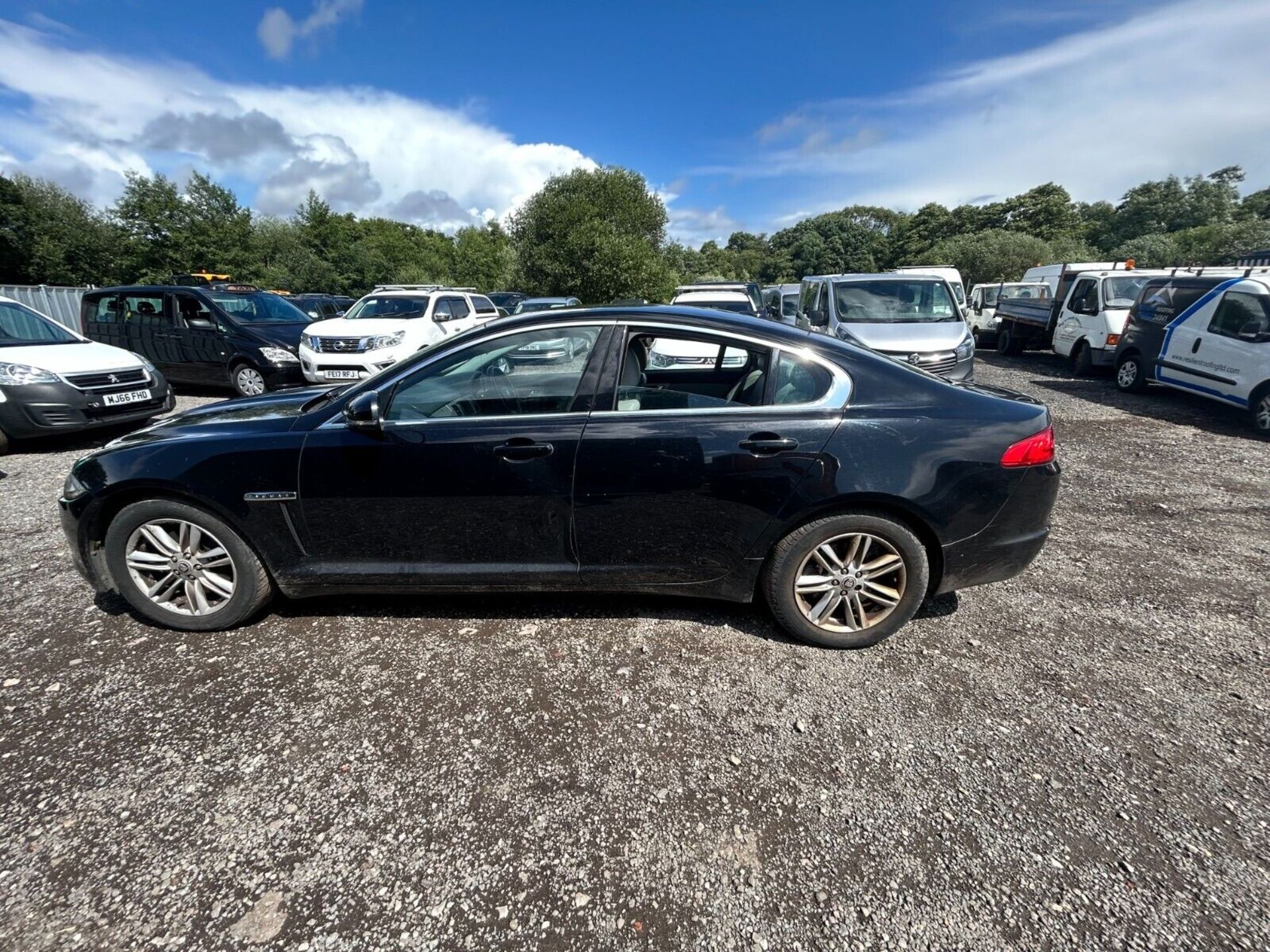 JAGUAR XF DIESEL SALOON 2.2D LUXURY 4DR AUTO 12 MONTHS MOT (NO VAT ON HAMMER) - IN DAILY USE - Image 3 of 19