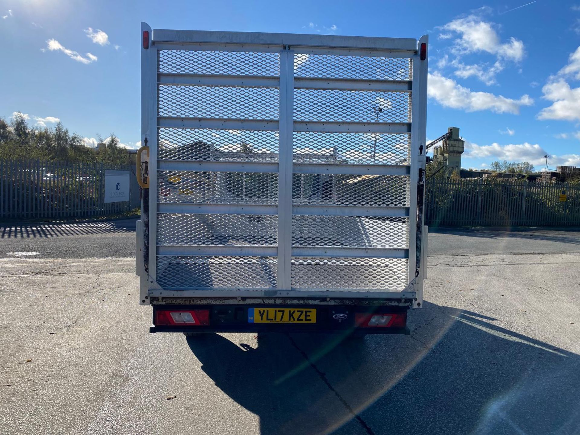BEVERTAIL/FLATBED PICKUP TRUCK/RECOVERY (FORD TRANSIT 2017 2.0TDCI RWD 14FT) (NO VAT ON HAMMER) - Image 6 of 14