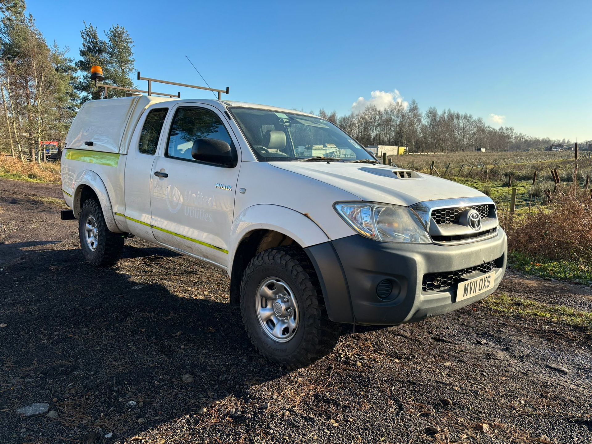 TOYOT HILUX 2011 KING CAB PICKUP TRUCK