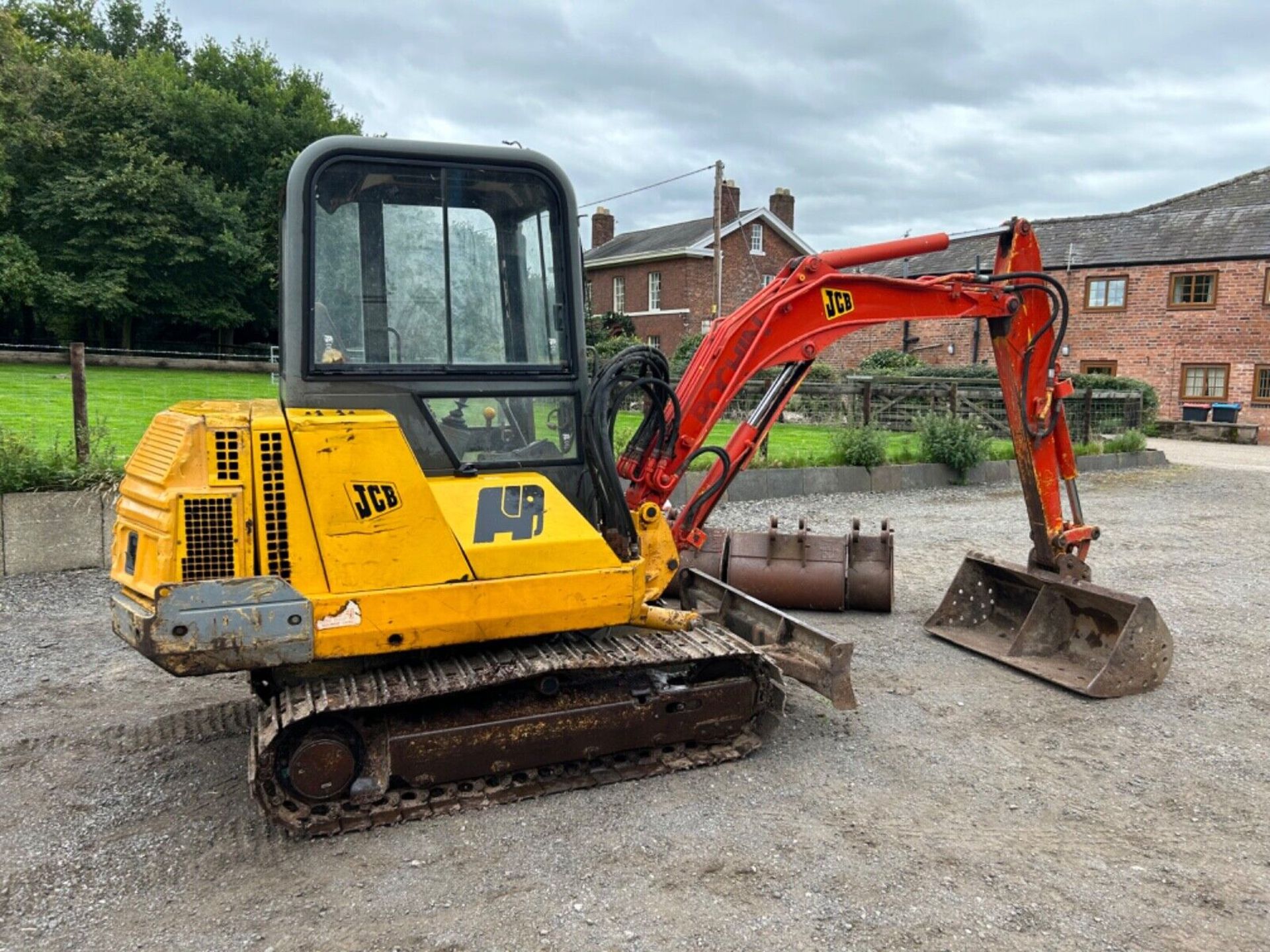 SOLID TRACKS, STRONG DIGGER: 1994 JCB 803 WITH PERKINS ENGINE