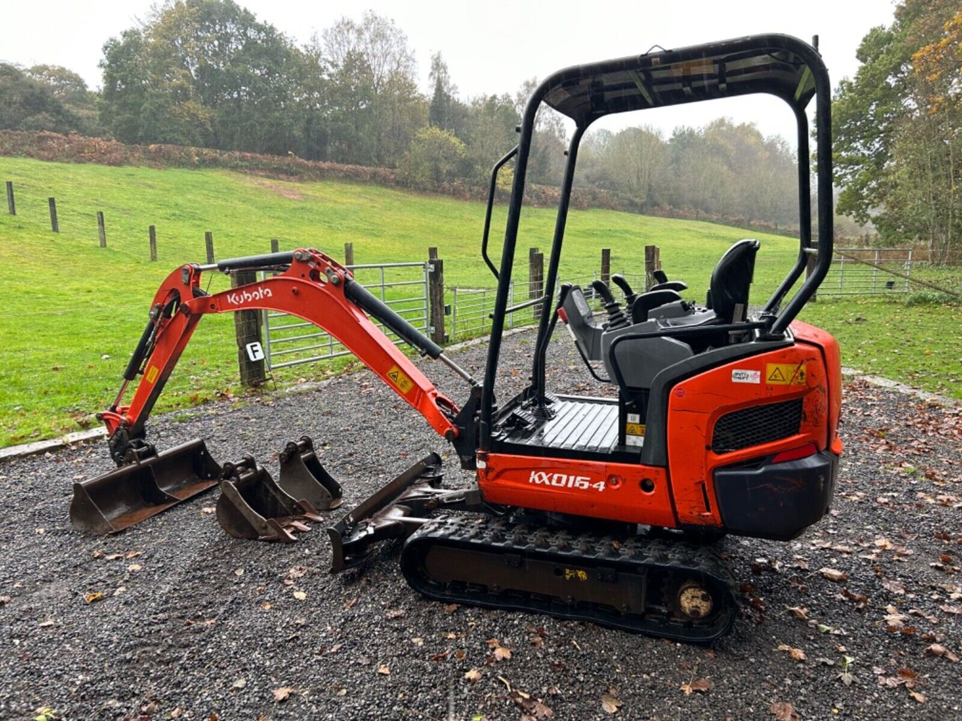 2011 KUBOTA KX016 MINI EXCAVATOR: RELIABLE WORKHORSE - Image 13 of 14