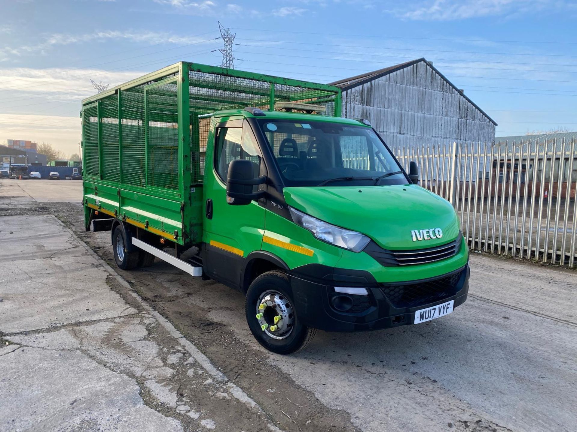 2017 IVECO DAILY 72C 180 7.2TON EURO6 CAGE FLATBED TRUCK WITH TAILLIFT - REQUIRES ATTENTION - Image 3 of 12