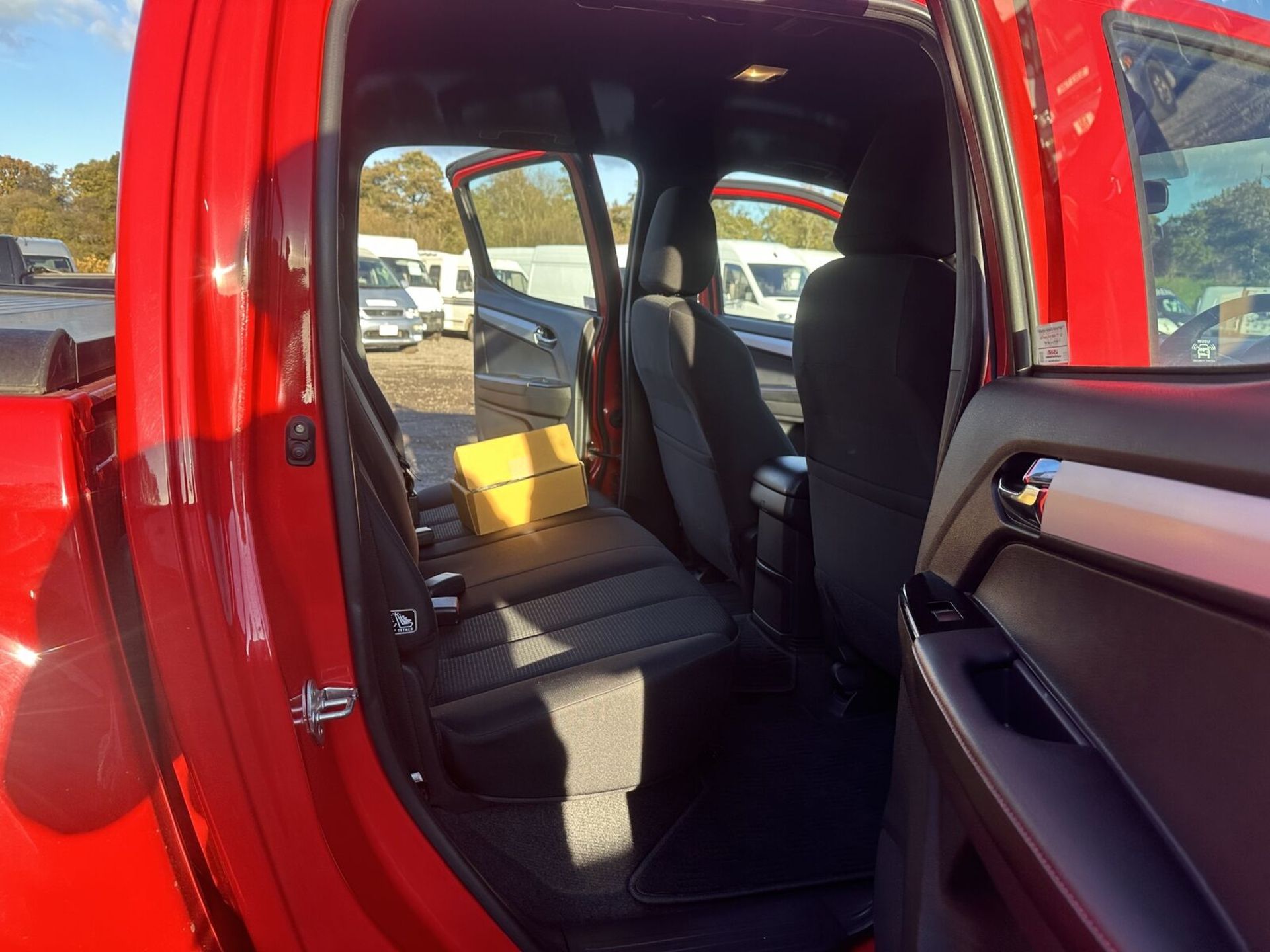 **(ONLY 82K MILEAGE)** SPECIAL EDITION STUNNER: 2019 ISUZU D-MAX FURY 4X4 BARGAIN - Image 3 of 15