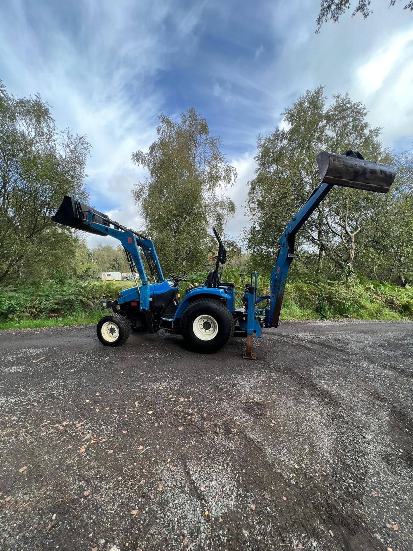 NEW HOLLAND TC27D BACK LOADER, SPOOL VALVE, ROLL PTO - Image 3 of 23