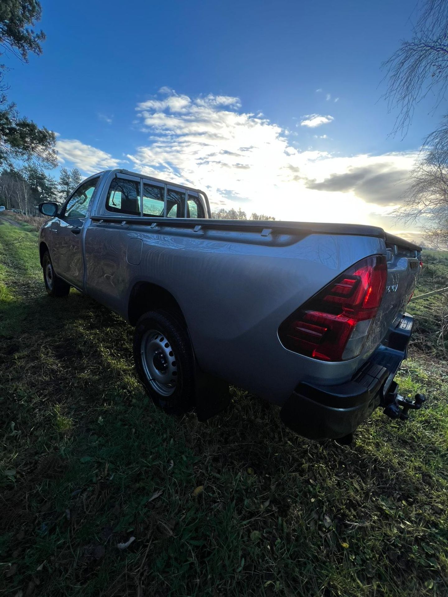 **(ONLY 98K MILEAGE)** 2017 TOYOTA HILUX SINGEL CAB - Image 5 of 17