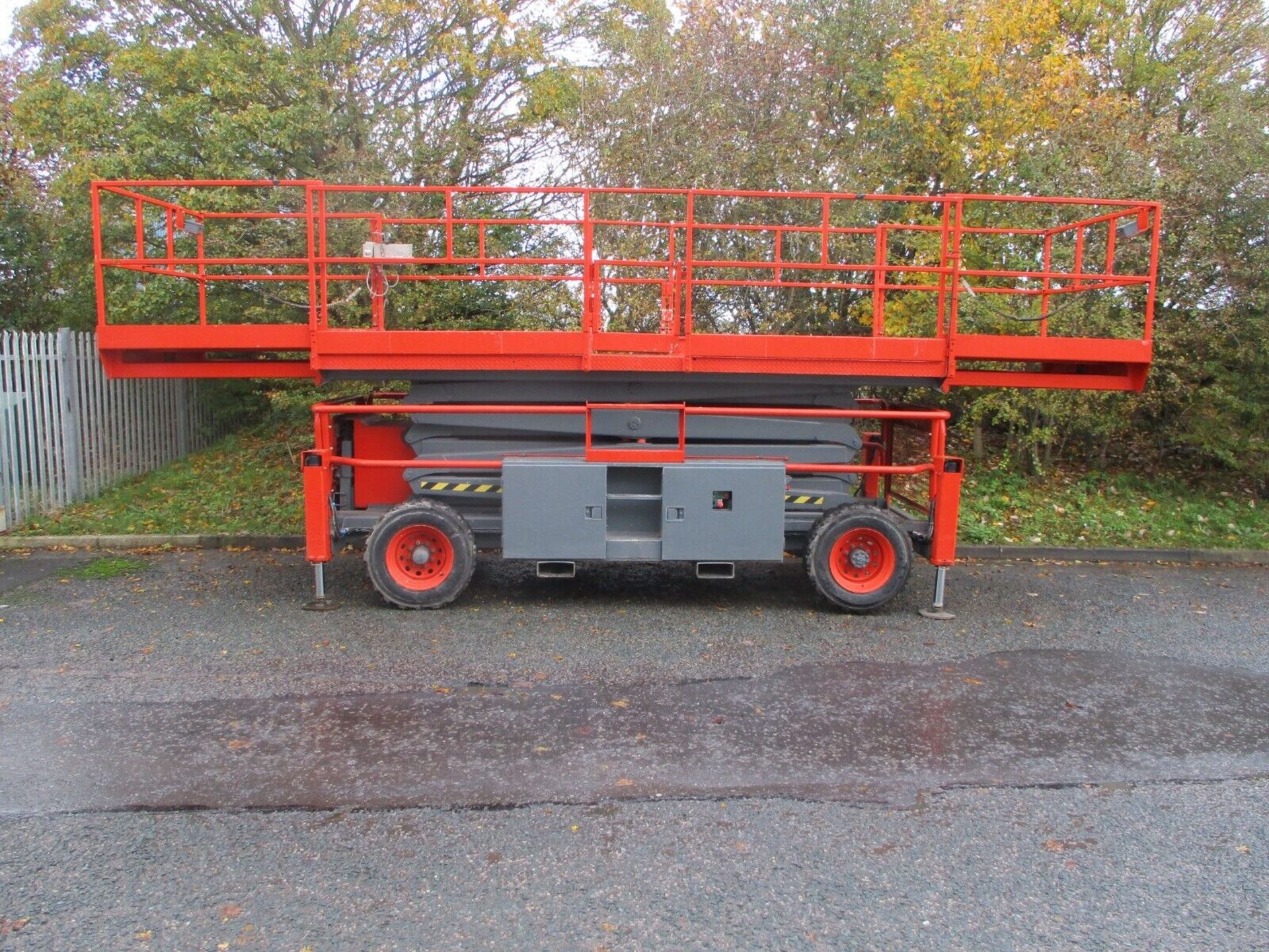 2015 SKYJACK SJ9241 SCISSOR LIFT - Image 5 of 14