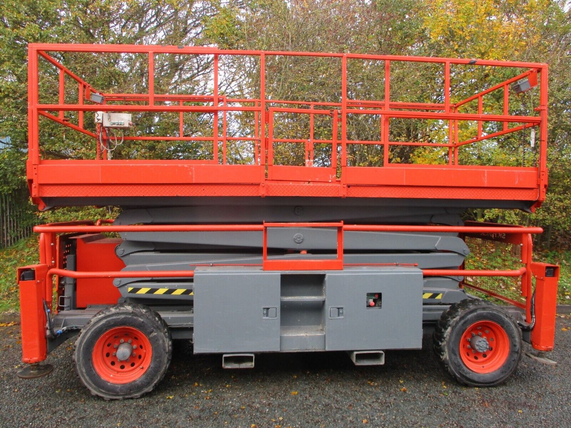 2015 SKYJACK SJ9241 SCISSOR LIFT