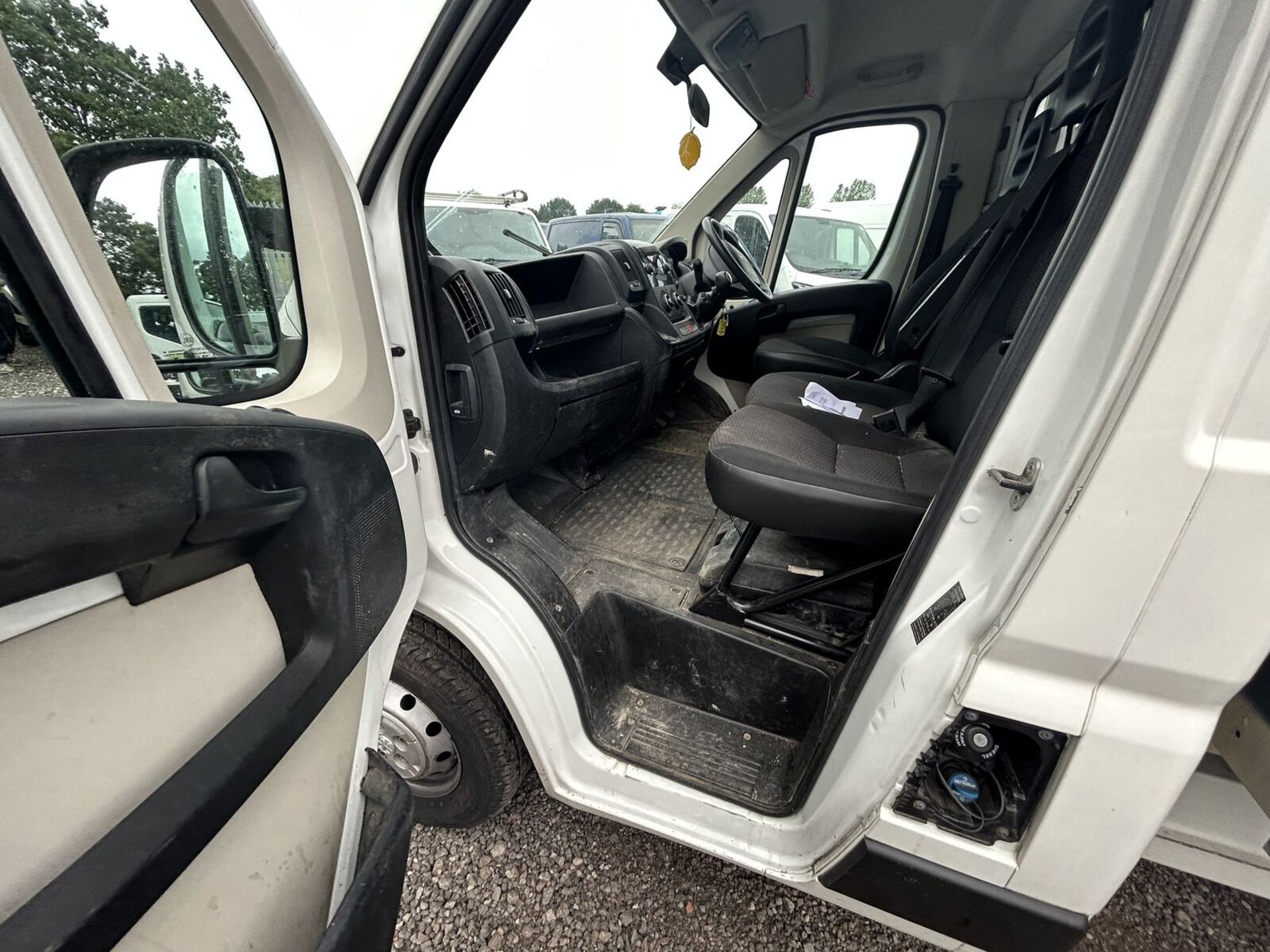 EURO 69 PLATE PEUGEOT BOXER CREW CAB DROPSIDE ONLY 114K MILES - NO VAT ON HAMMER - Image 11 of 15