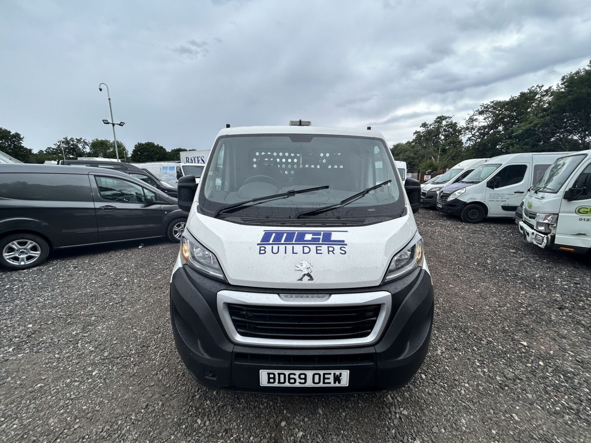 EURO 69 PLATE PEUGEOT BOXER CREW CAB DROPSIDE ONLY 114K MILES - NO VAT ON HAMMER - Image 3 of 15