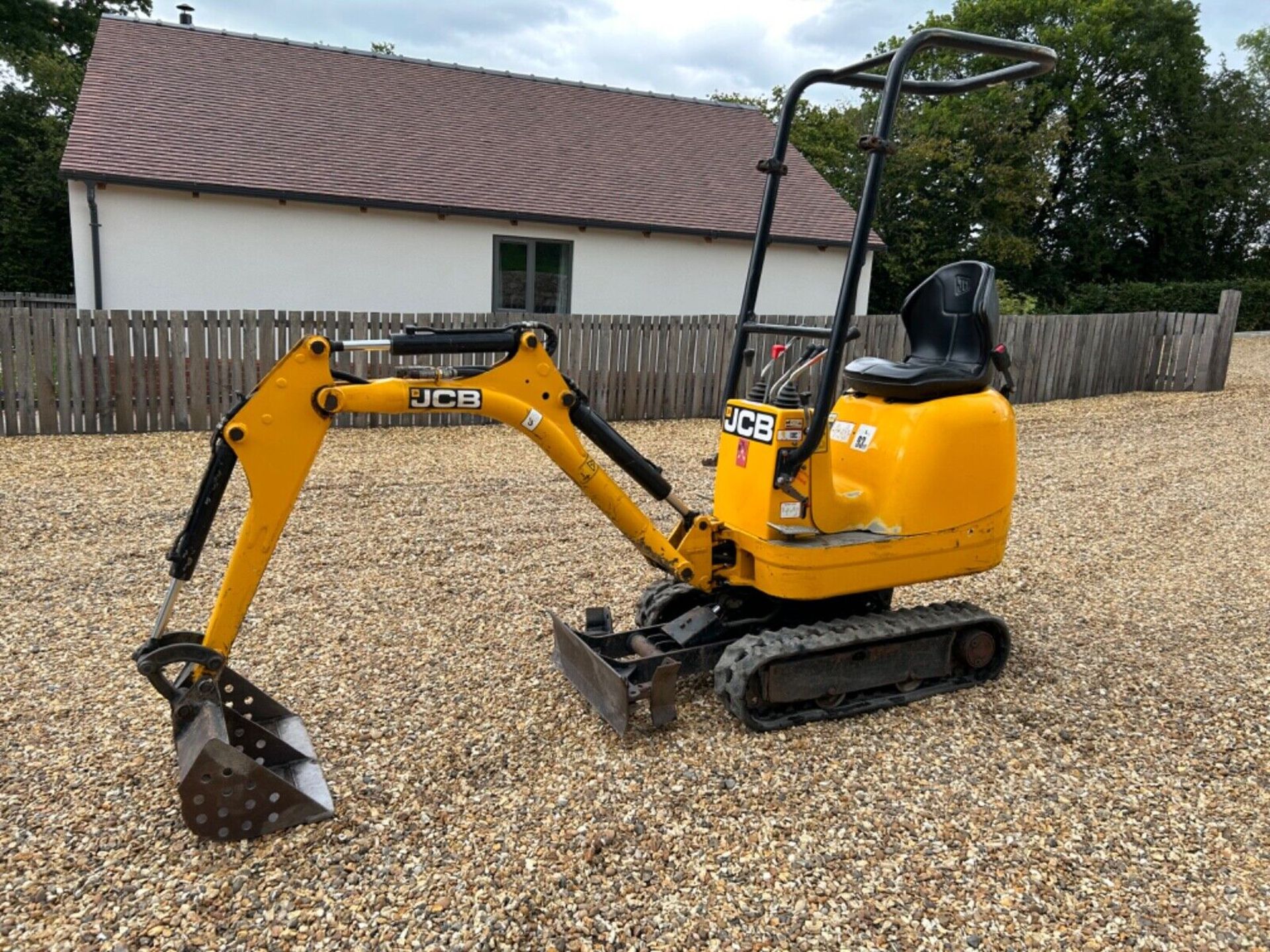 2020 JCB 8008: COMPACT EXCELLENCE WITH EXPANDING TRACKS - Image 8 of 12