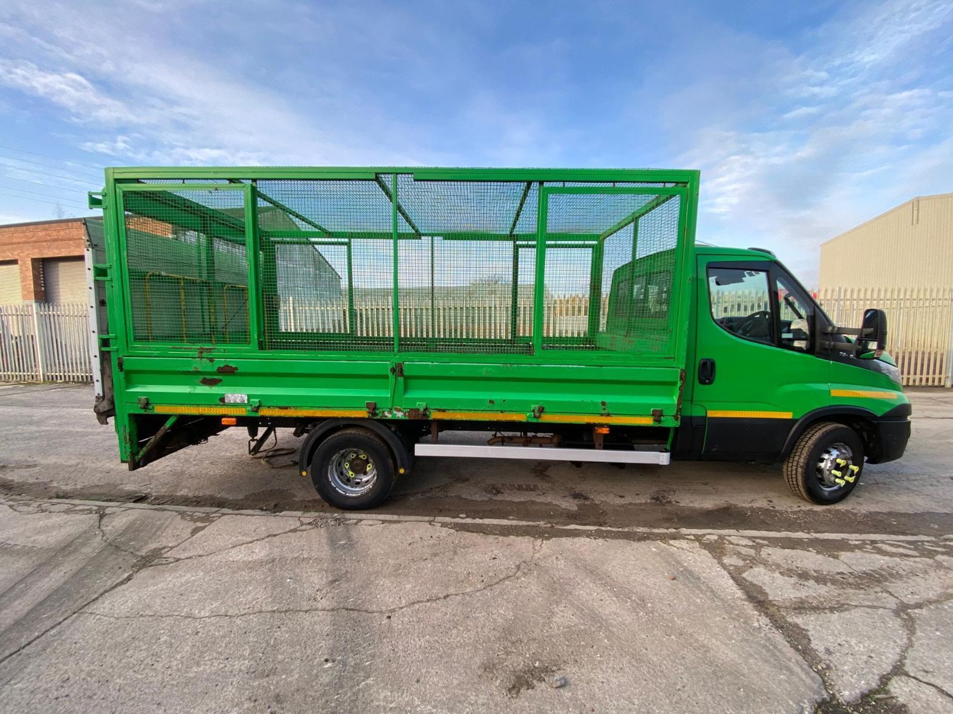 2017 IVECO DAILY 72C 180 7.2TON EURO6 CAGE FLATBED TRUCK WITH TAILLIFT - REQUIRES ATTENTION - Bild 4 aus 12