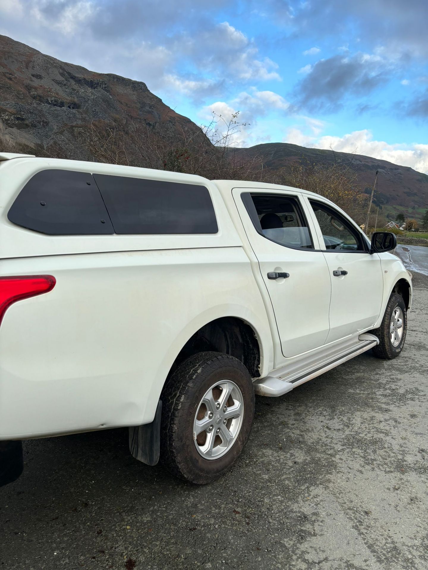 **(ONLY 59K MILEAGE)** MITSUBISHI L200 DOUBLE CAB PICKUP 2018 MODEL - Image 2 of 9