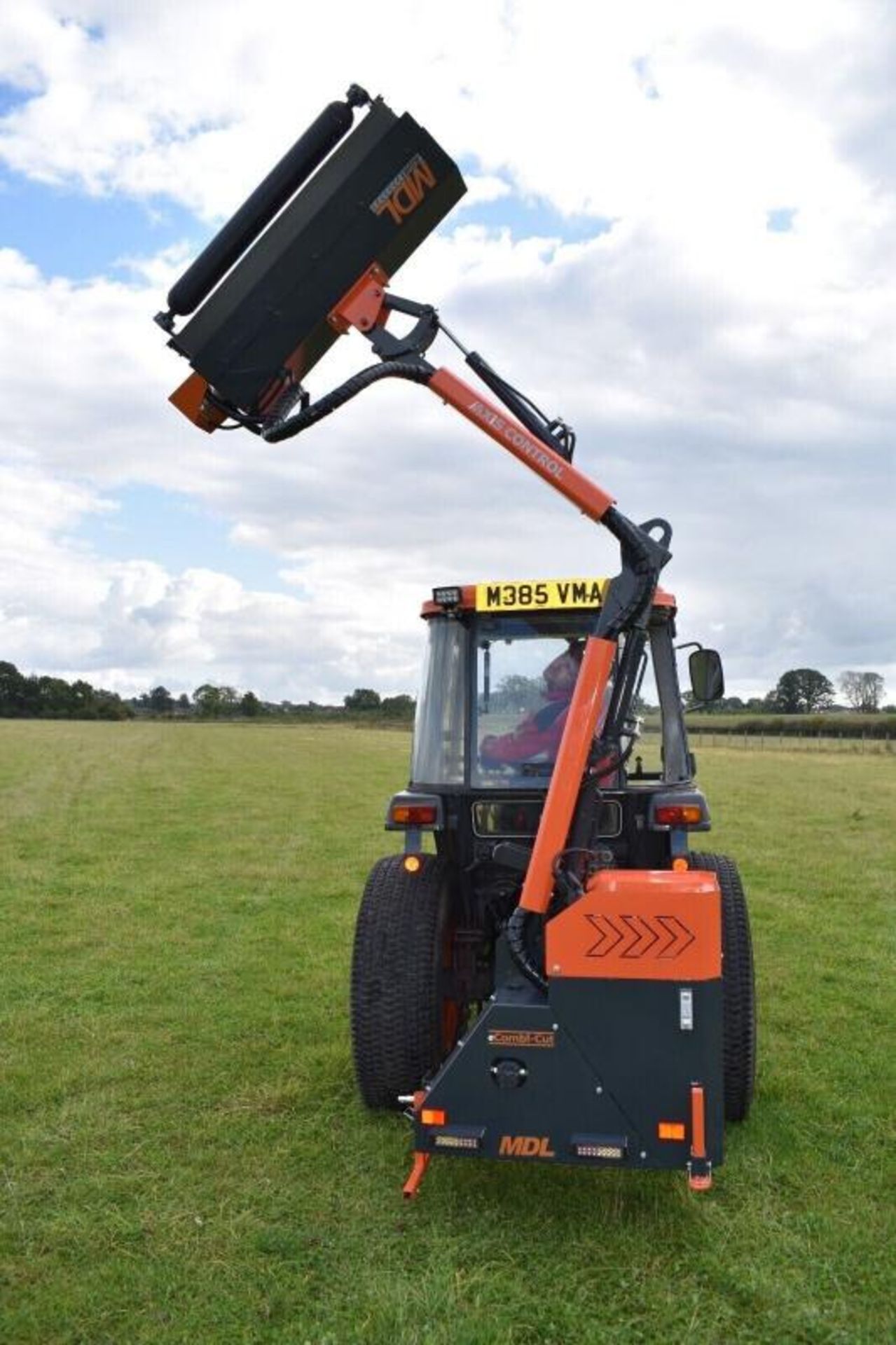 BRITISH PRECISION: ECOMBI CUT 100CM JOYSTICK HEDGE CUTTER FOR SEAMLESS TRIMMING - Image 3 of 11