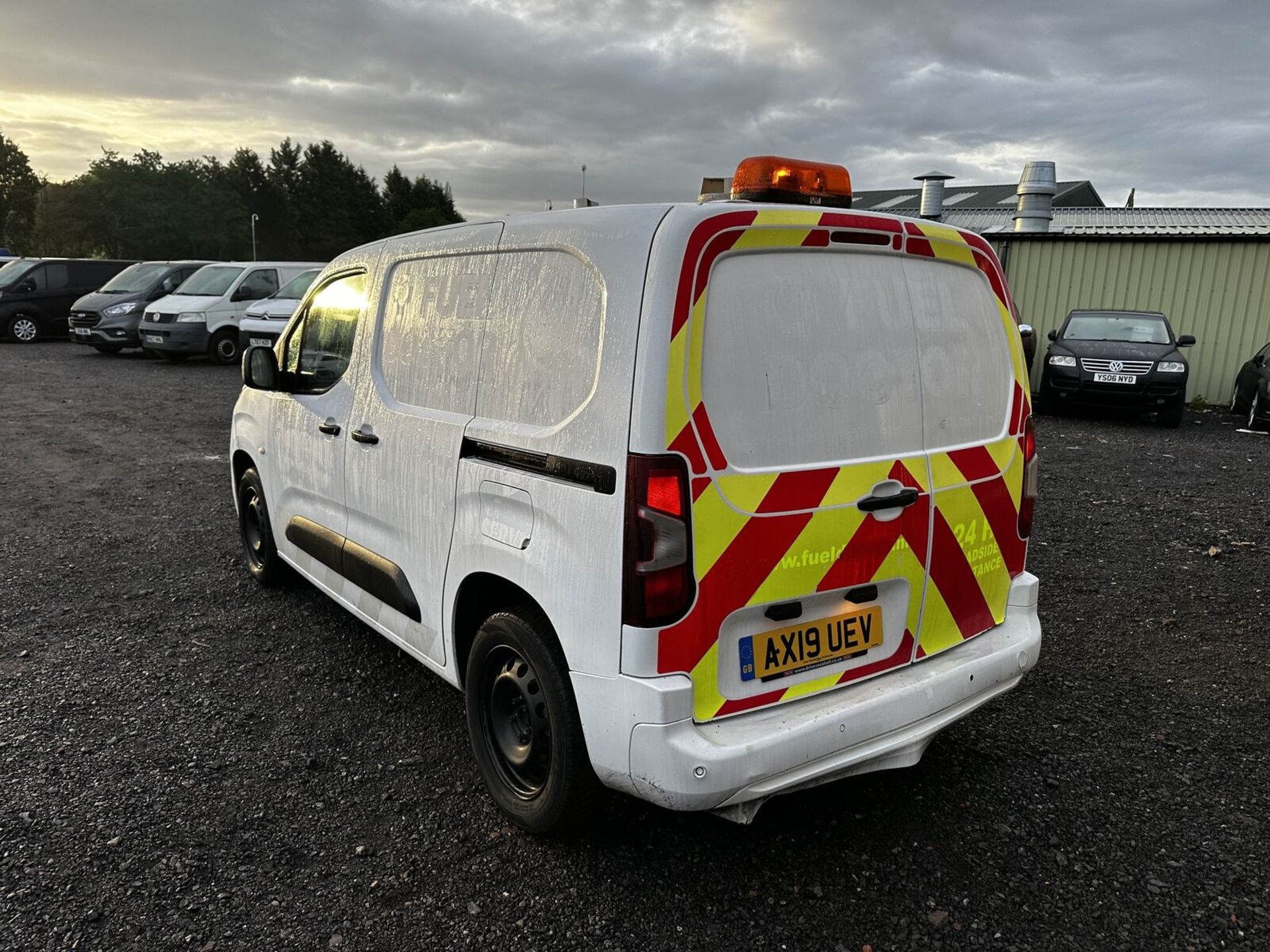 RELIABLE WORKHORSE: 2019 VAUXHALL COMBO SPORTIVE MOT: 23RD MARCH 2024 NO VAT ON HAMMER - Image 8 of 15