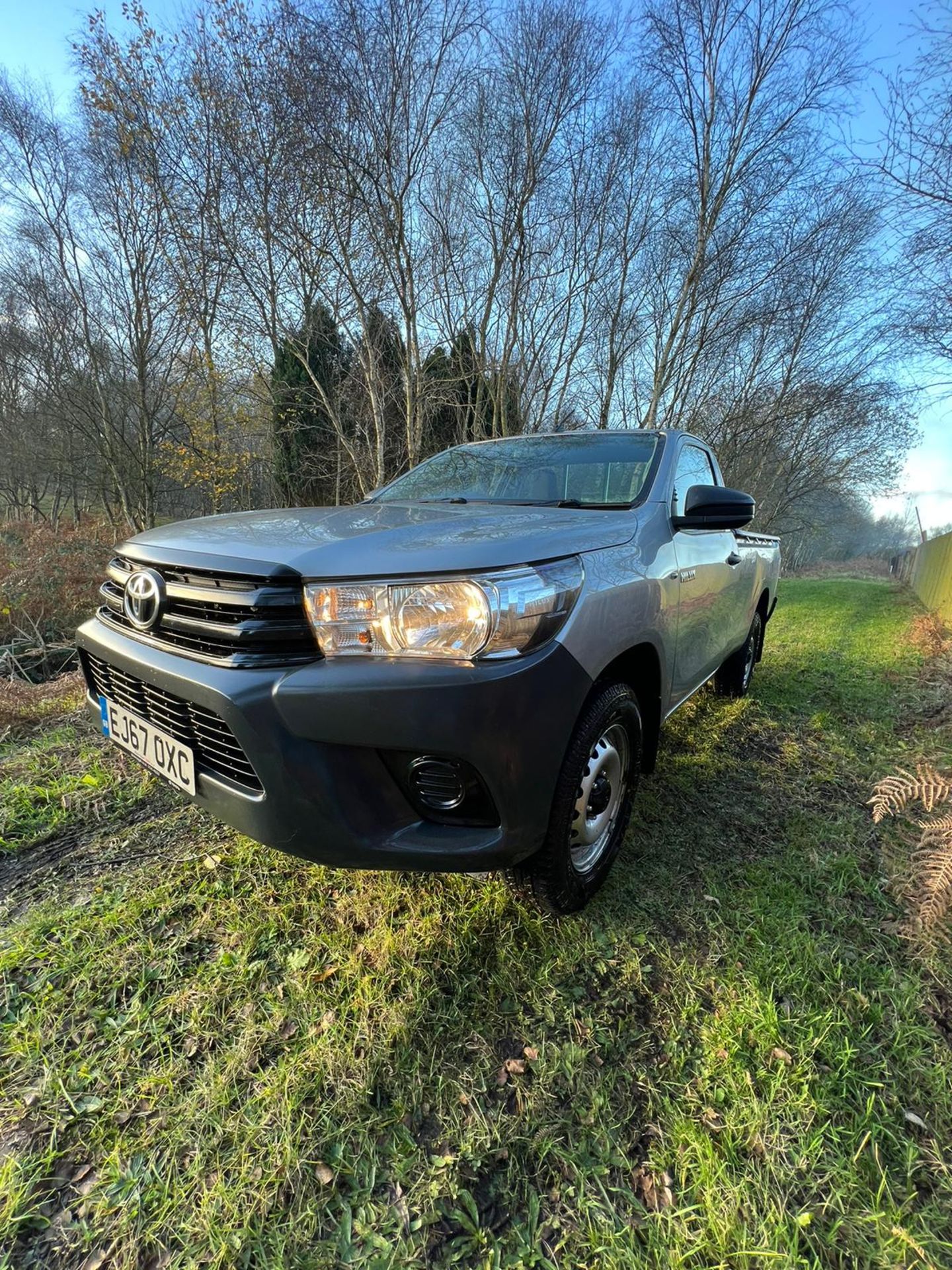 **(ONLY 98K MILEAGE)** 2017 TOYOTA HILUX SINGEL CAB - Image 13 of 17