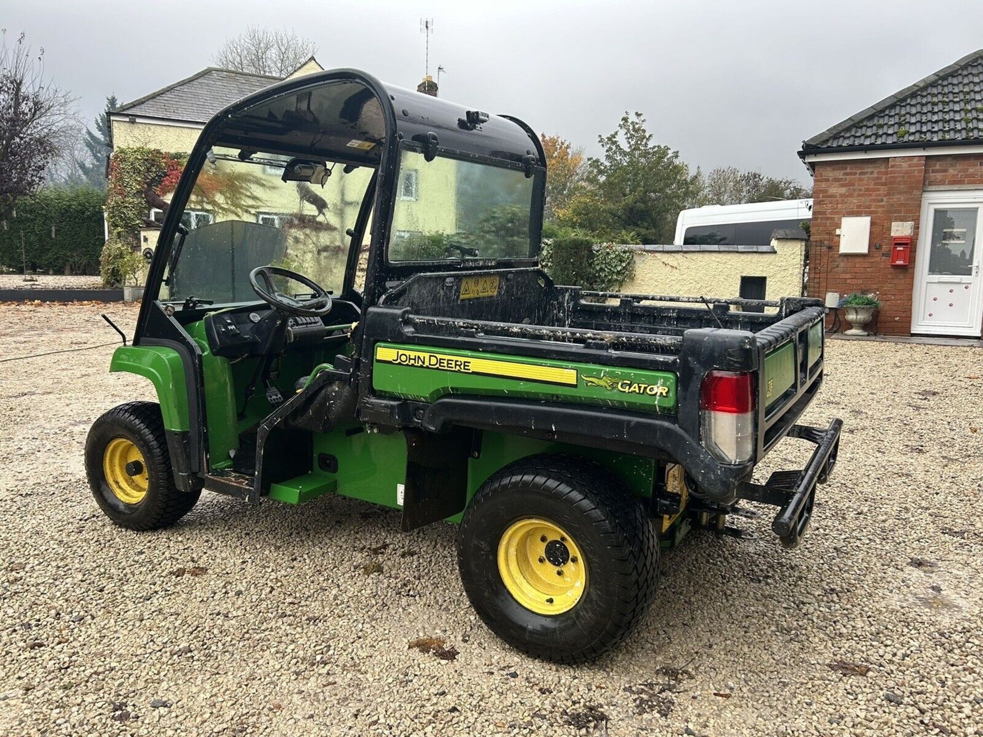 JOHN DEERE TE ELECTRIC GATOR 2011 - Image 3 of 9