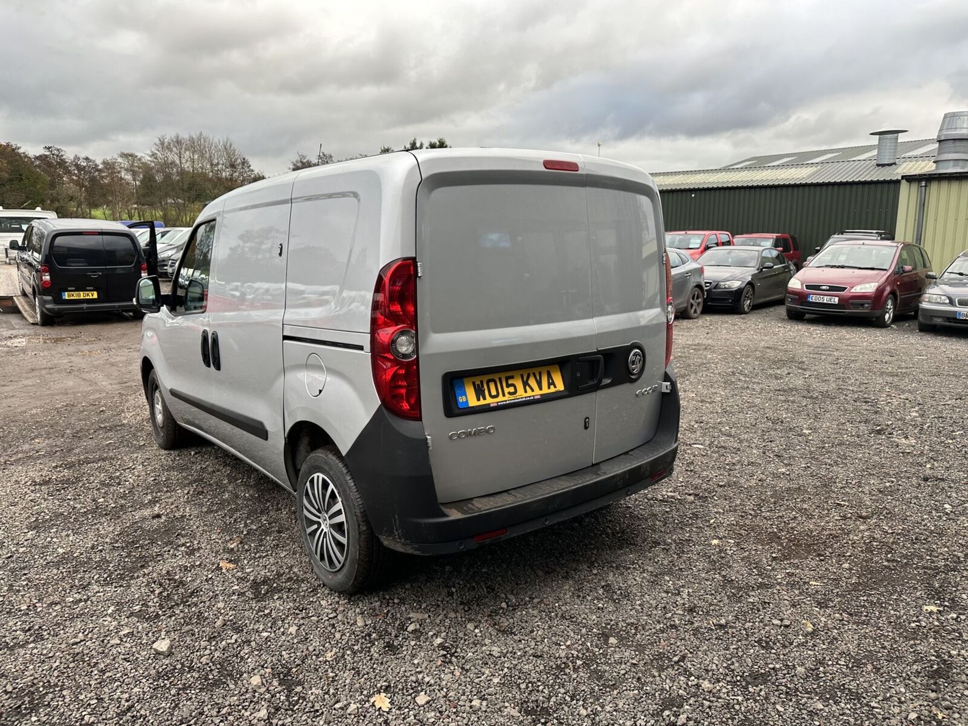 SILVER WORKHORSE: VAUXHALL COMBO 1.3 CDTI MOT: 25TH AUGUST 2024 - NO VAT ON HAMMER - Bild 2 aus 12