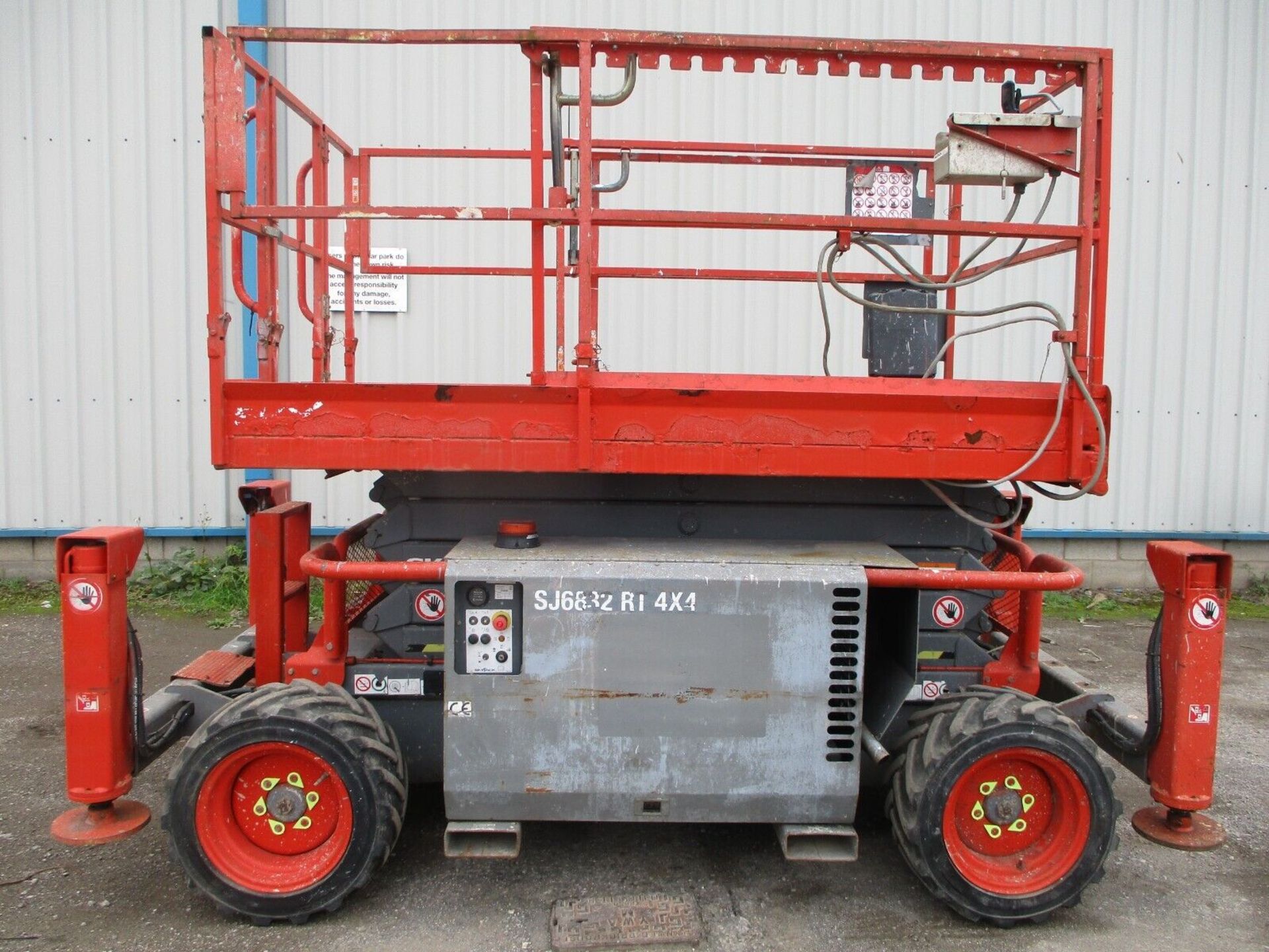 2014 SKYJACK SJ6832 SCISSOR LIFT - Image 6 of 11