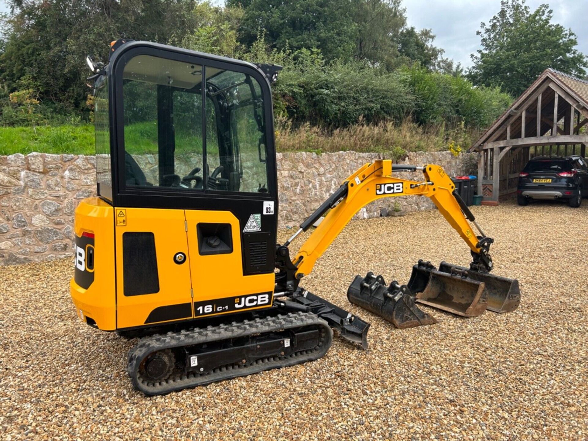 ALMOST NEW: 2022 JCB 16C-1 DIGGER WITH ONLY 160 HOURS - Image 9 of 15