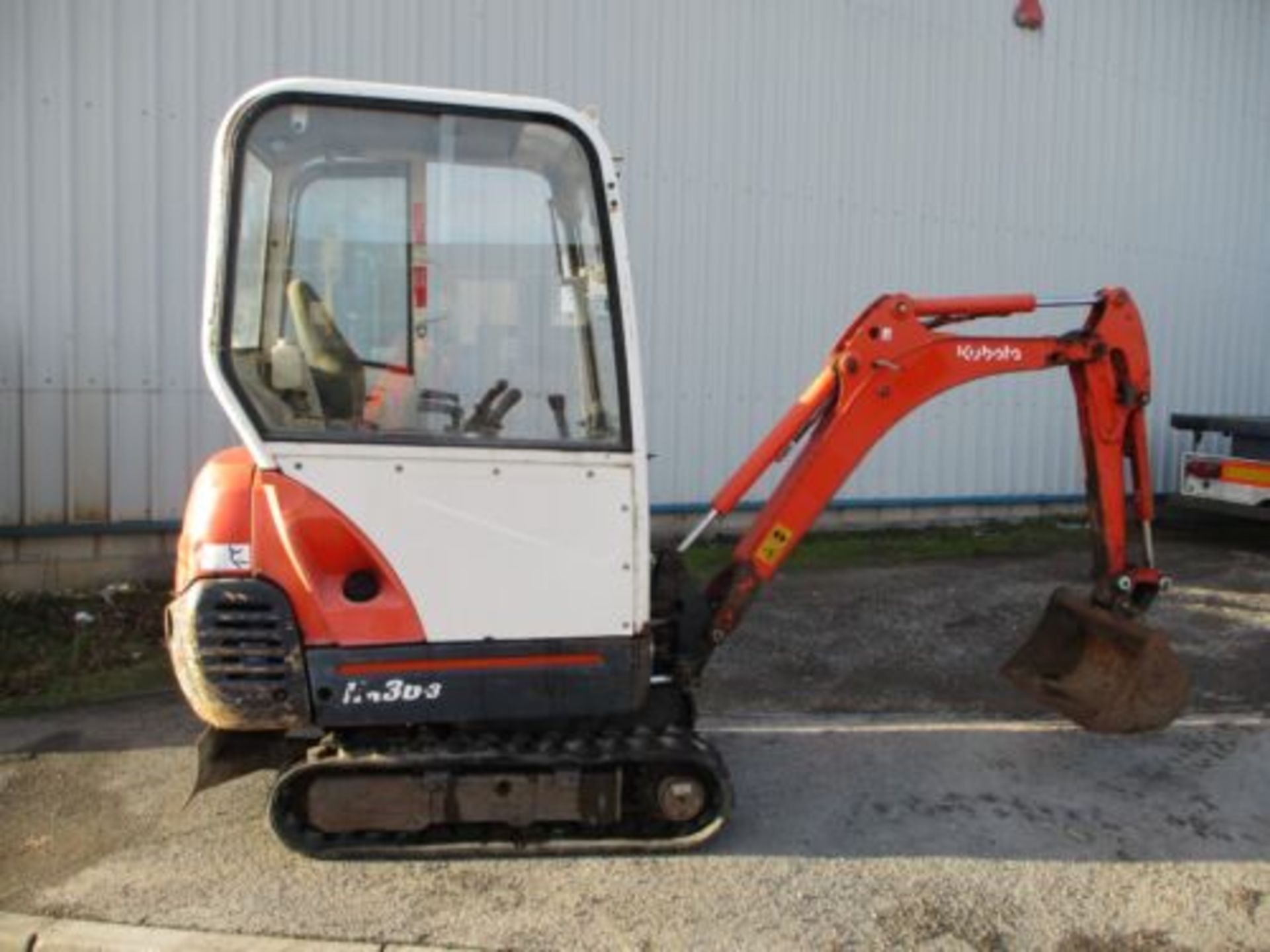 2006 KUBOTA MINI EXCAVATOR: 3-CYLINDER DIESEL - Image 4 of 15