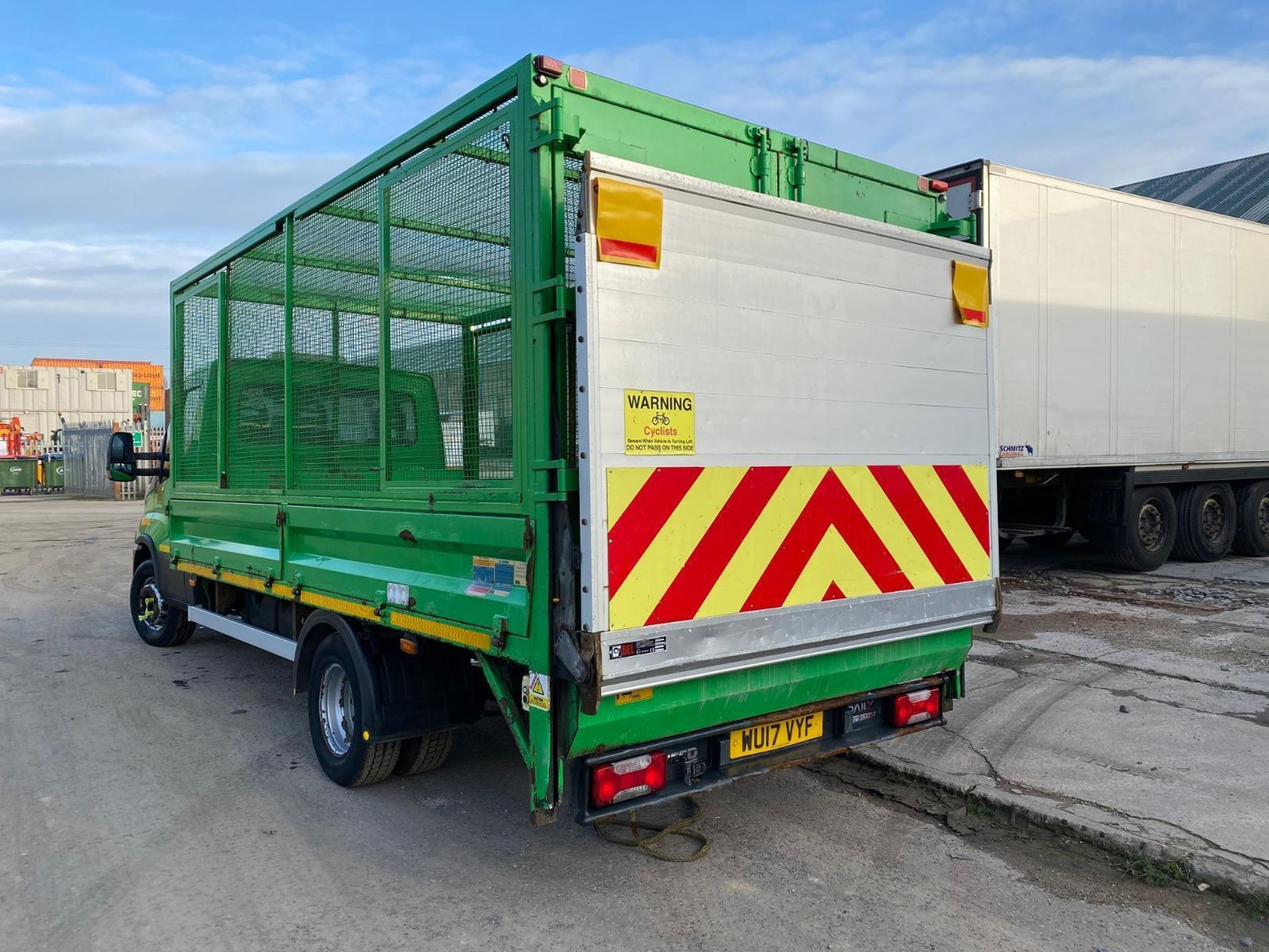2017 IVECO DAILY 72C 180 7.2TON EURO6 CAGE FLATBED TRUCK WITH TAILLIFT - REQUIRES ATTENTION - Image 7 of 12
