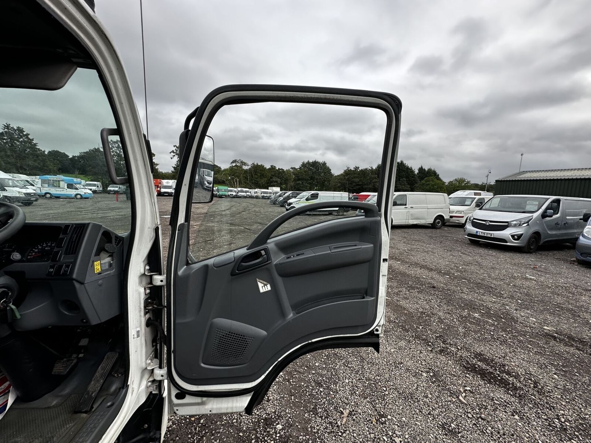 READY FOR THE ROAD: 2018 ISUZU TRUCK N35.150W GRAFTER RECOVERY MOT JUNE 2024 - NO VAT ON HAMMER - Image 9 of 14