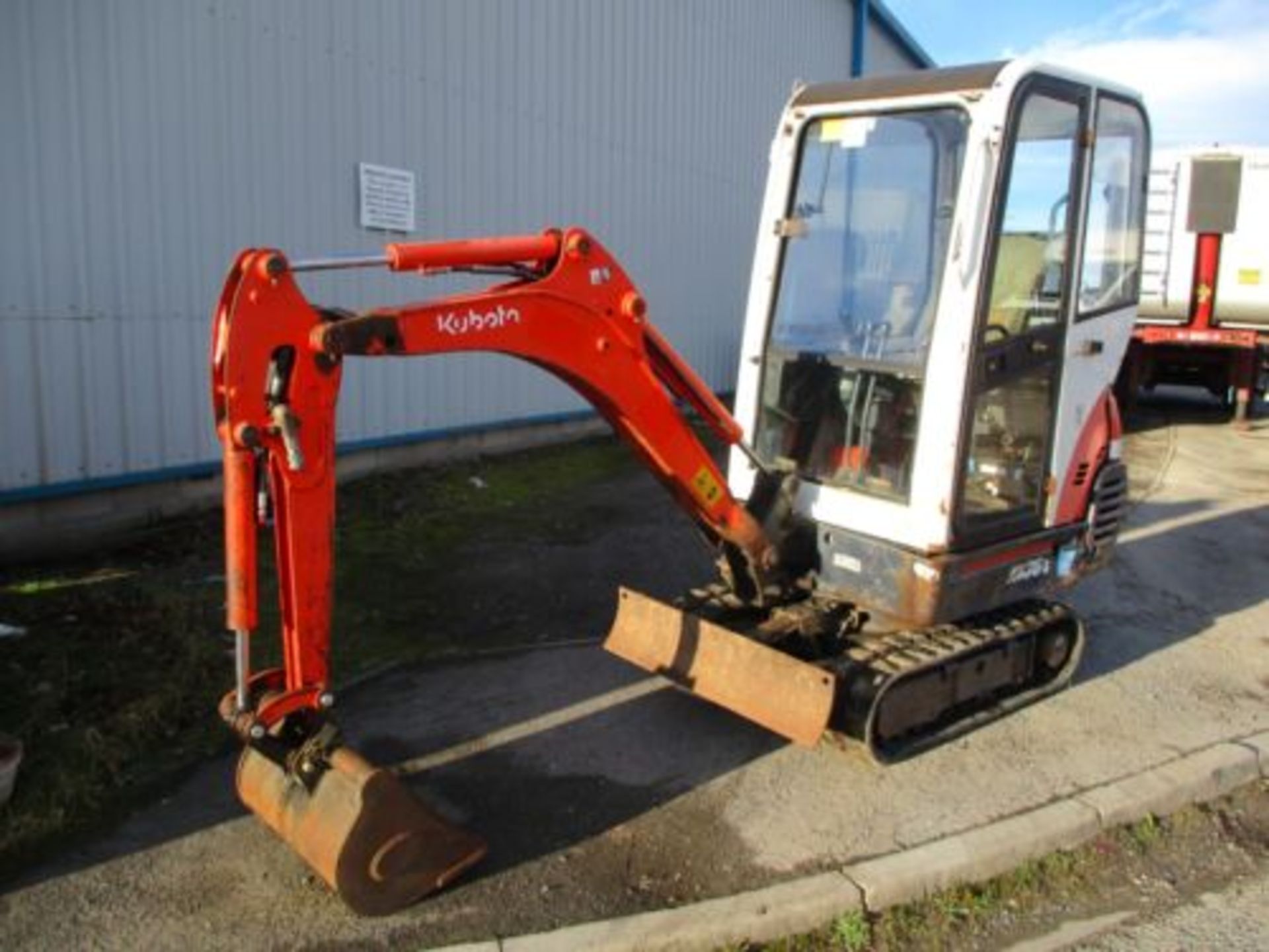 2006 KUBOTA MINI EXCAVATOR: 3-CYLINDER DIESEL - Image 14 of 15