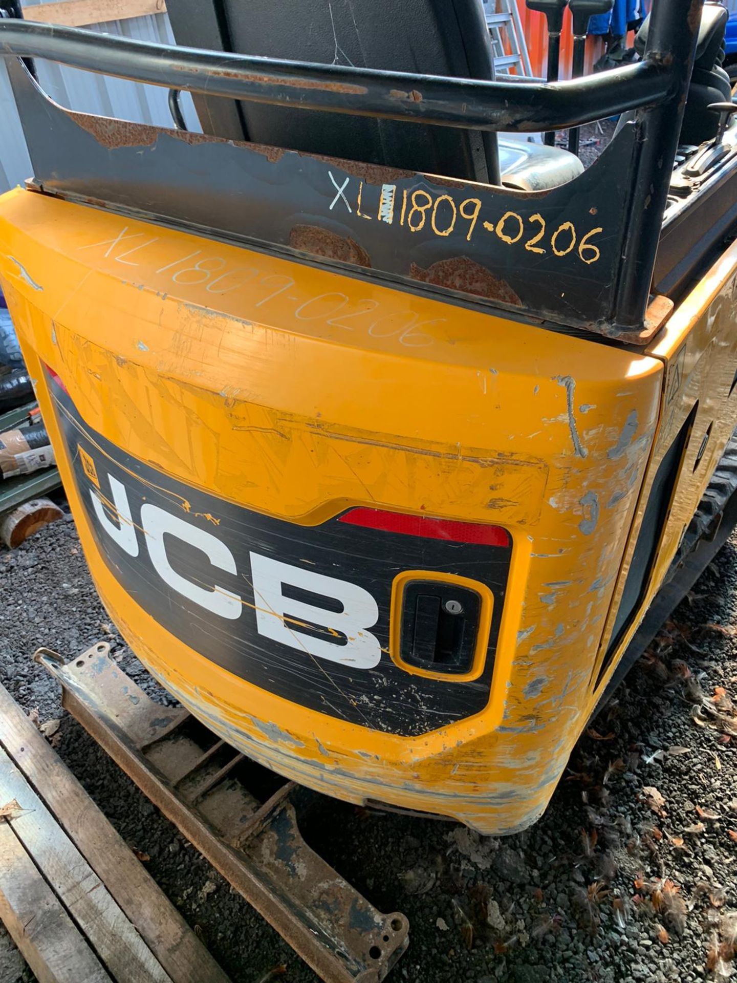 2018 JCB MINI DIGGER: GOOD TRACKS, 2 BUCKETS INCLUDED - Image 3 of 11