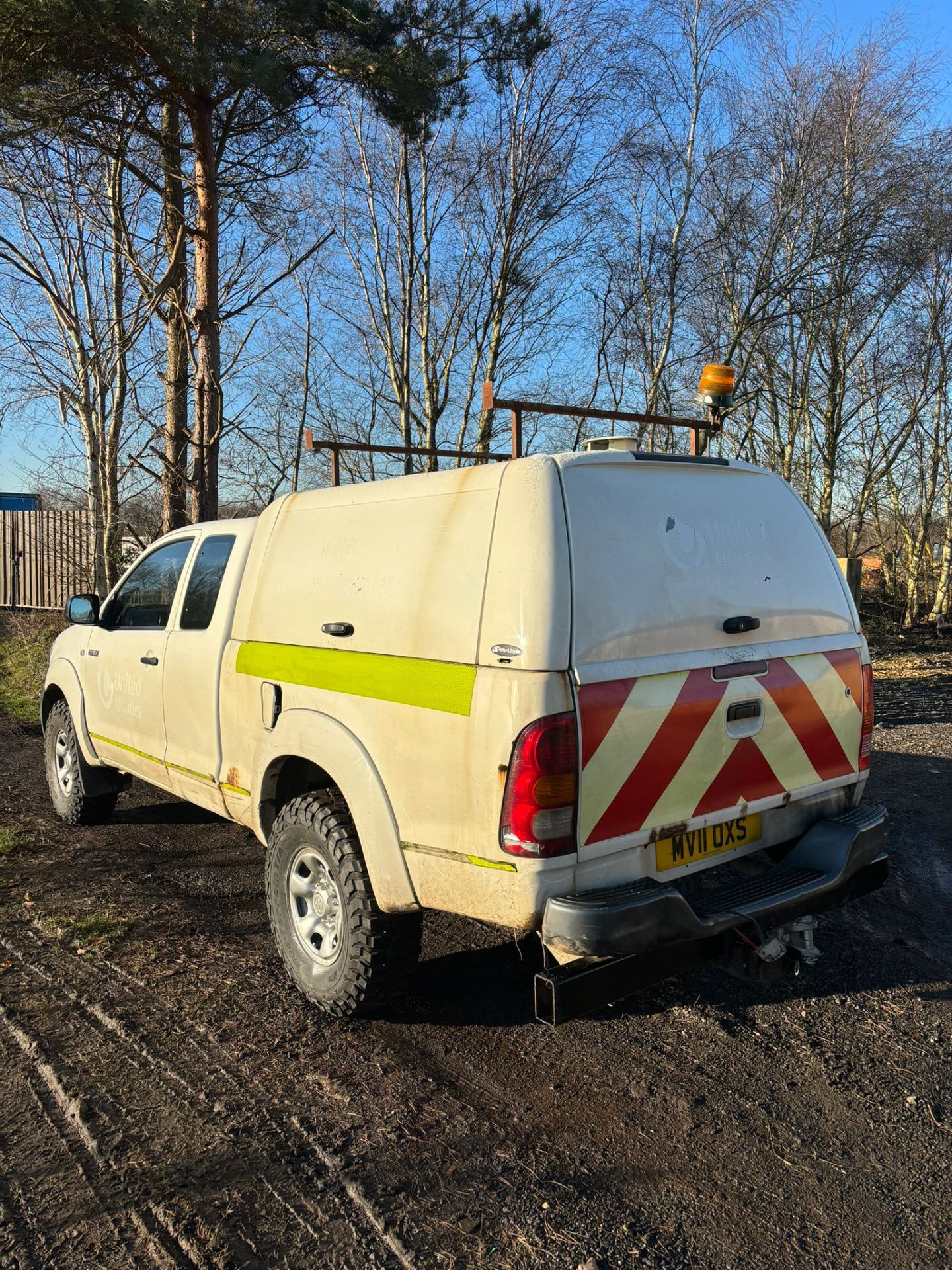 TOYOT HILUX 2011 KING CAB PICKUP TRUCK - Image 10 of 15