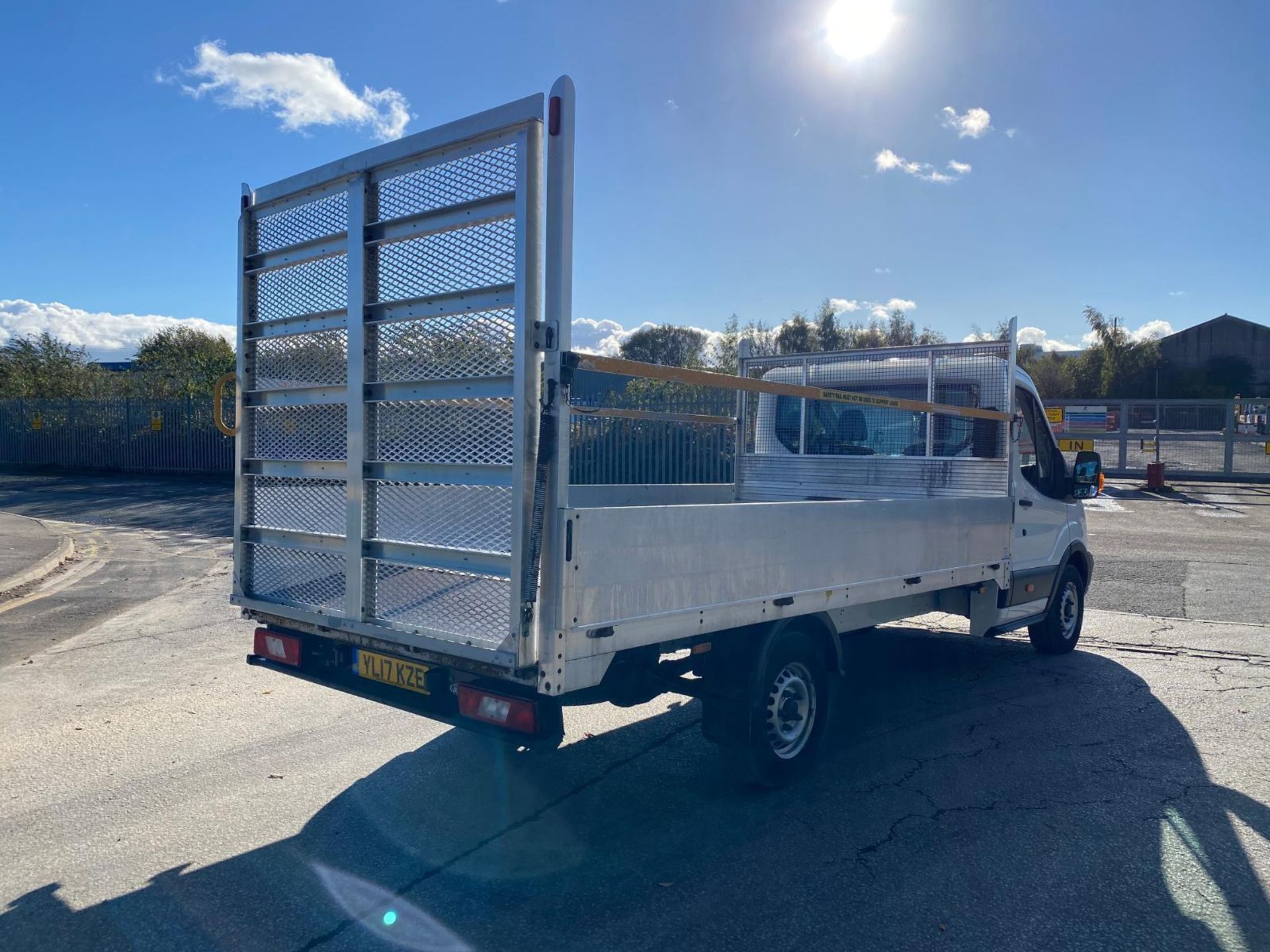 BEVERTAIL/FLATBED PICKUP TRUCK/RECOVERY (FORD TRANSIT 2017 2.0TDCI RWD 14FT) (NO VAT ON HAMMER) - Image 8 of 14