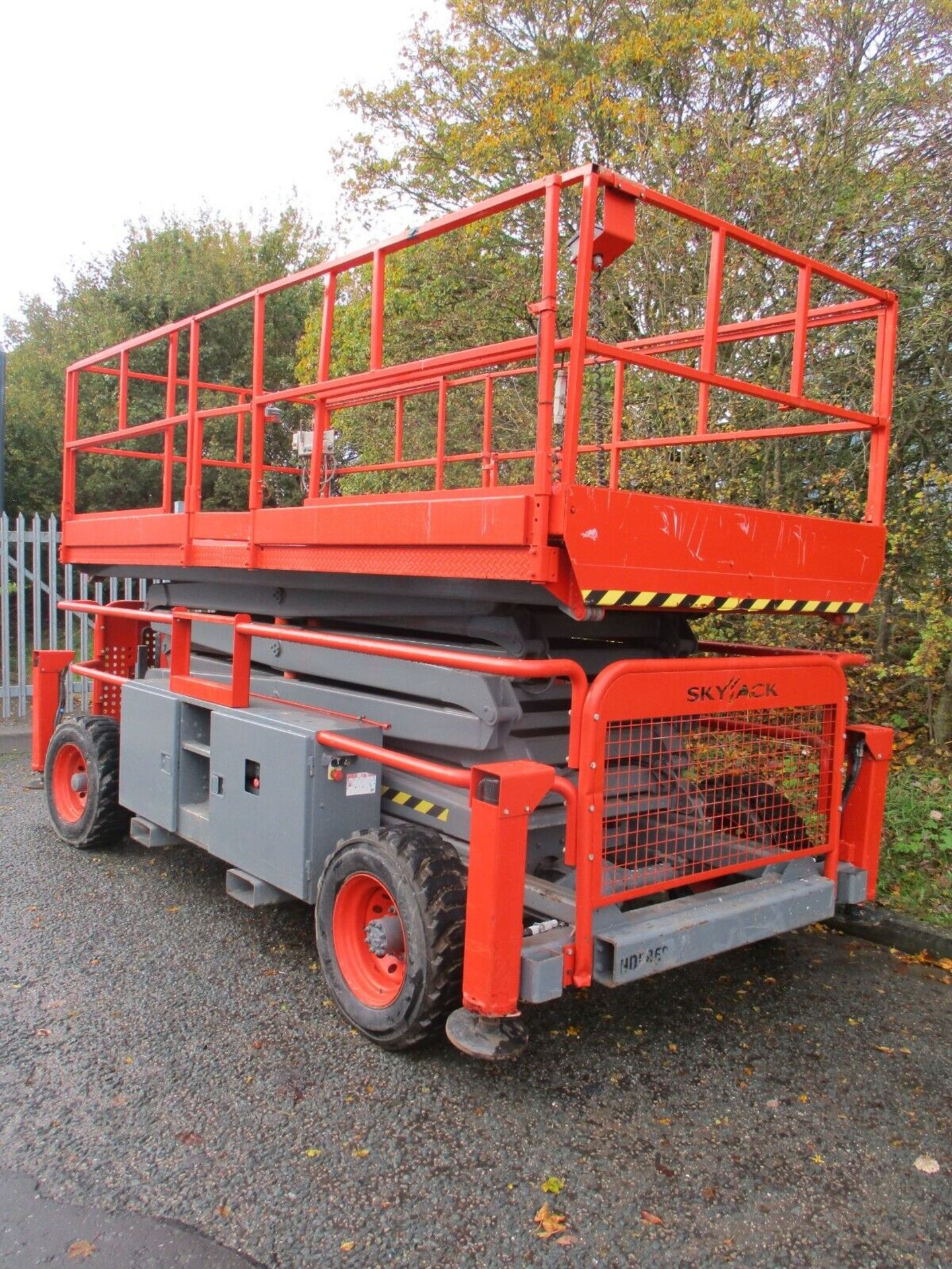 2015 SKYJACK SJ9241 SCISSOR LIFT - Image 13 of 14