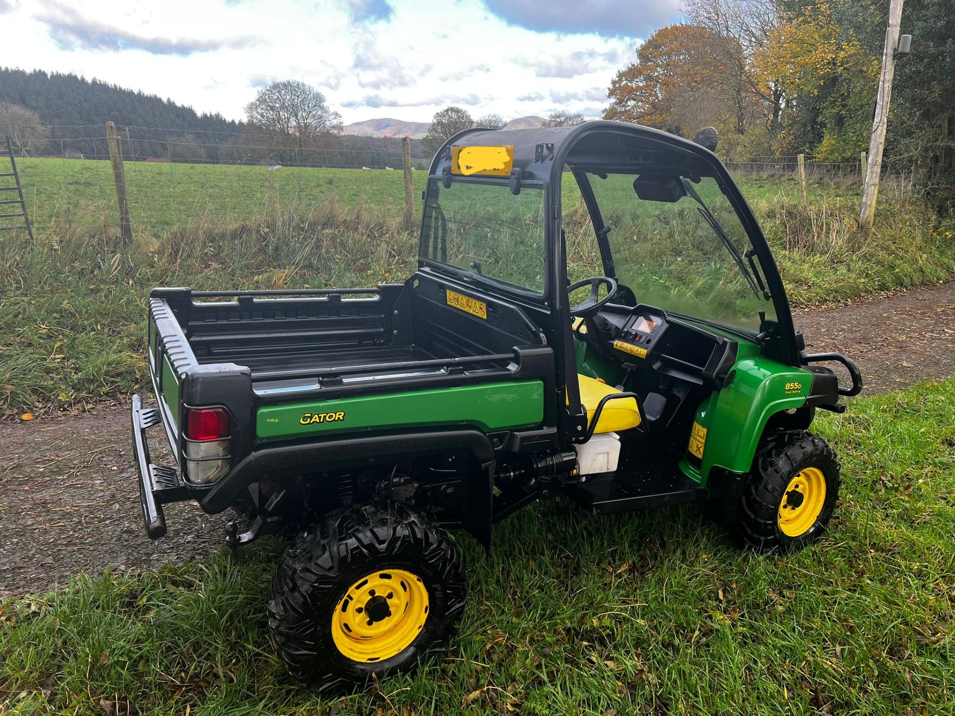 JOHN DEERE 855D 2014 4WD GATOR - Image 3 of 8