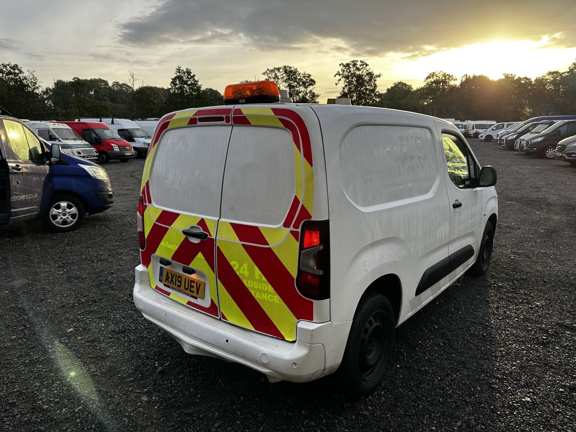 RELIABLE WORKHORSE: 2019 VAUXHALL COMBO SPORTIVE MOT: 23RD MARCH 2024 NO VAT ON HAMMER - Image 3 of 15