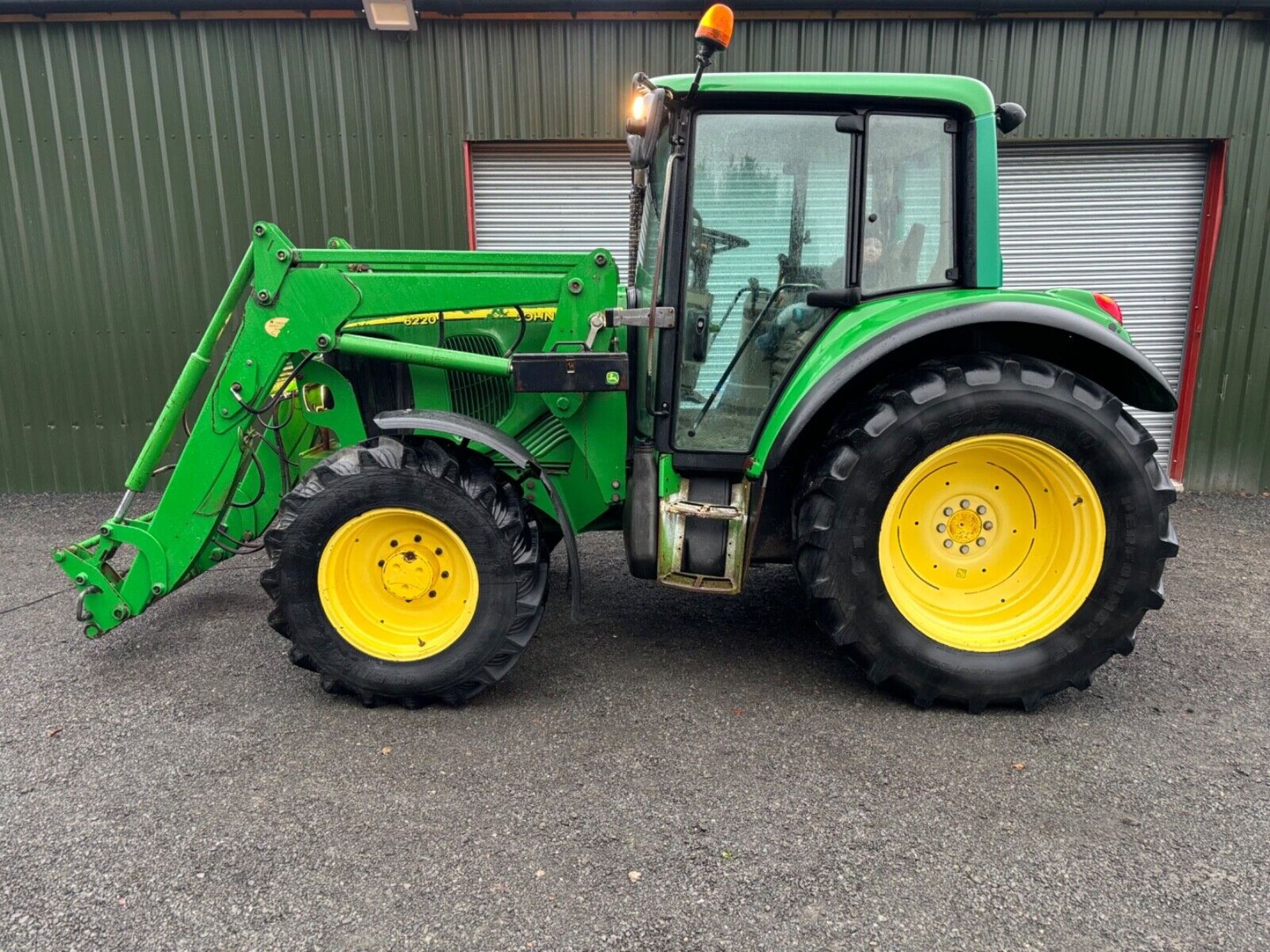 (ONLY 3.5K HOURS) JOHN DEERE 6220 SE TRACTOR WITH JOHN DEERE 631 LOADER - Image 8 of 22