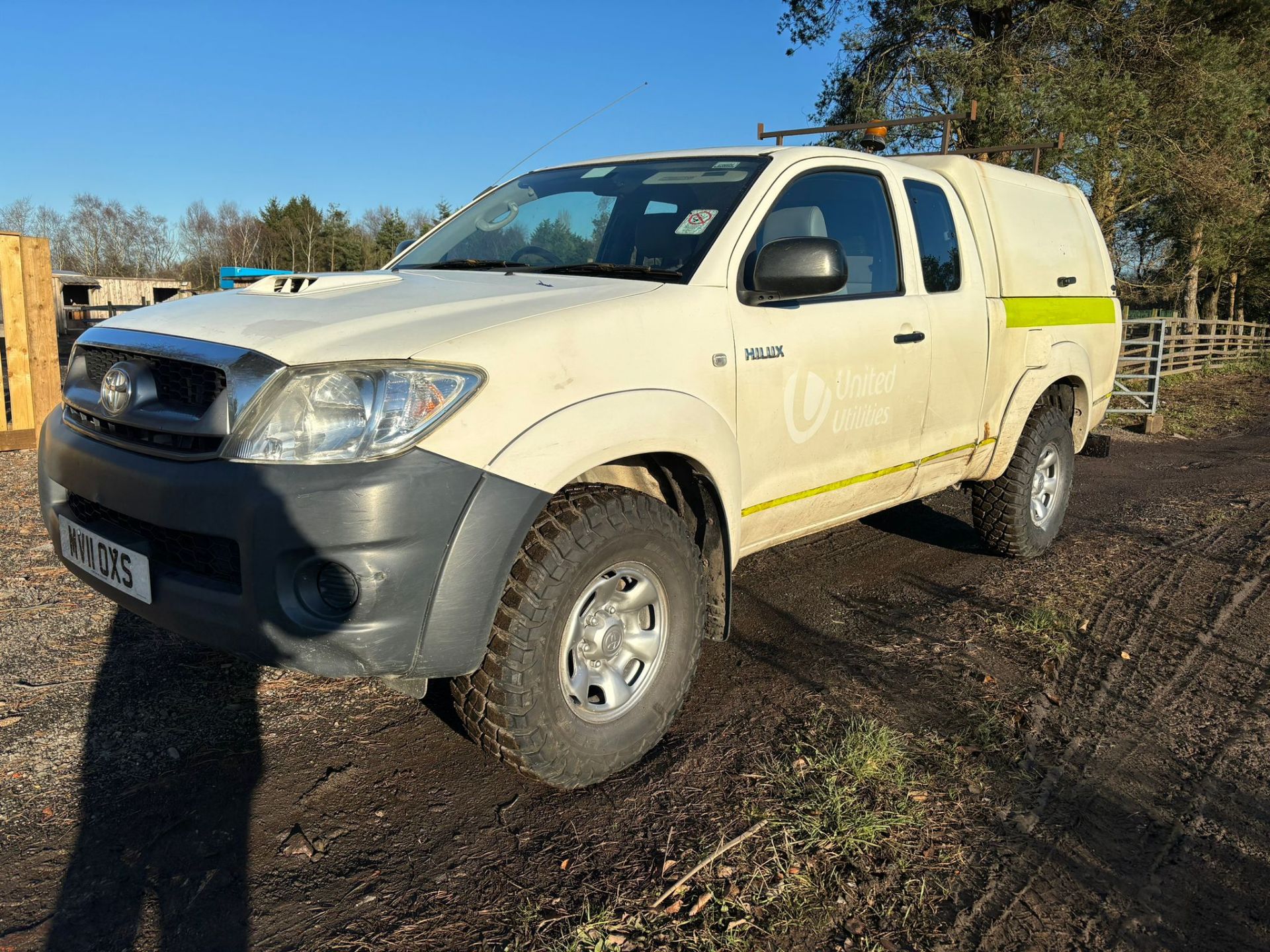 TOYOT HILUX 2011 KING CAB PICKUP TRUCK - Image 2 of 15