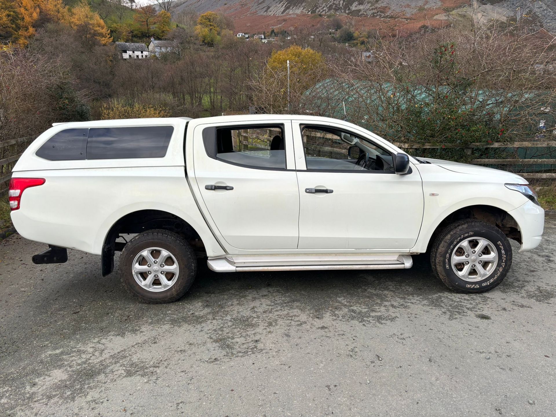 **(ONLY 59K MILEAGE)** MITSUBISHI L200 DOUBLE CAB PICKUP 2018 MODEL - Image 4 of 9