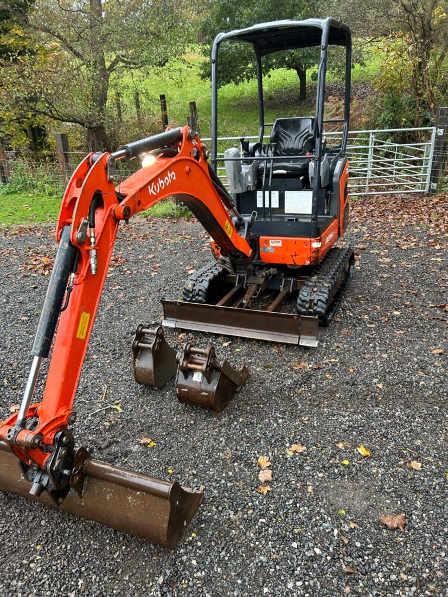 2011 KUBOTA KX016 MINI EXCAVATOR: RELIABLE WORKHORSE - Image 8 of 14