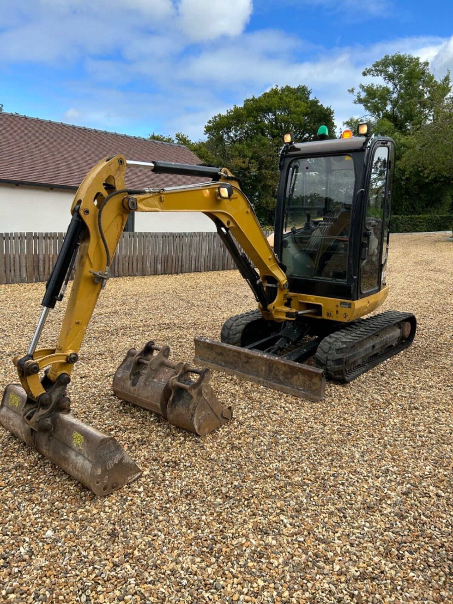 2015 CAT 302.7: COMPACT POWERHOUSE WITH LOW HOUR - Image 10 of 12
