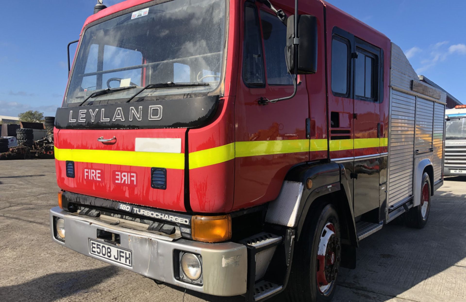 LEYLAND FRIEGHTER 1718 FIRE TENDER TRUCK - Image 3 of 11