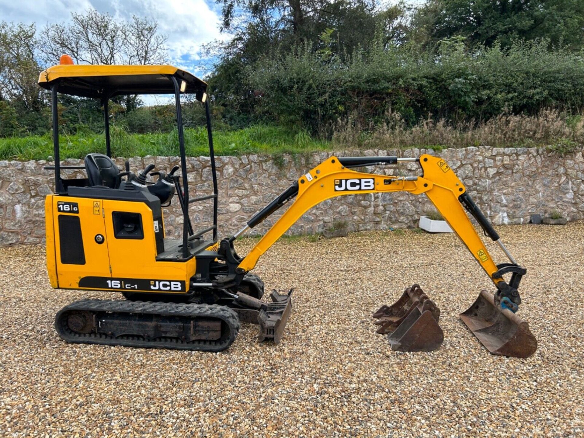 2020 JCB 16C: CHOICE OF HIGH-QUALITY MODERN DIGGER - Image 5 of 12