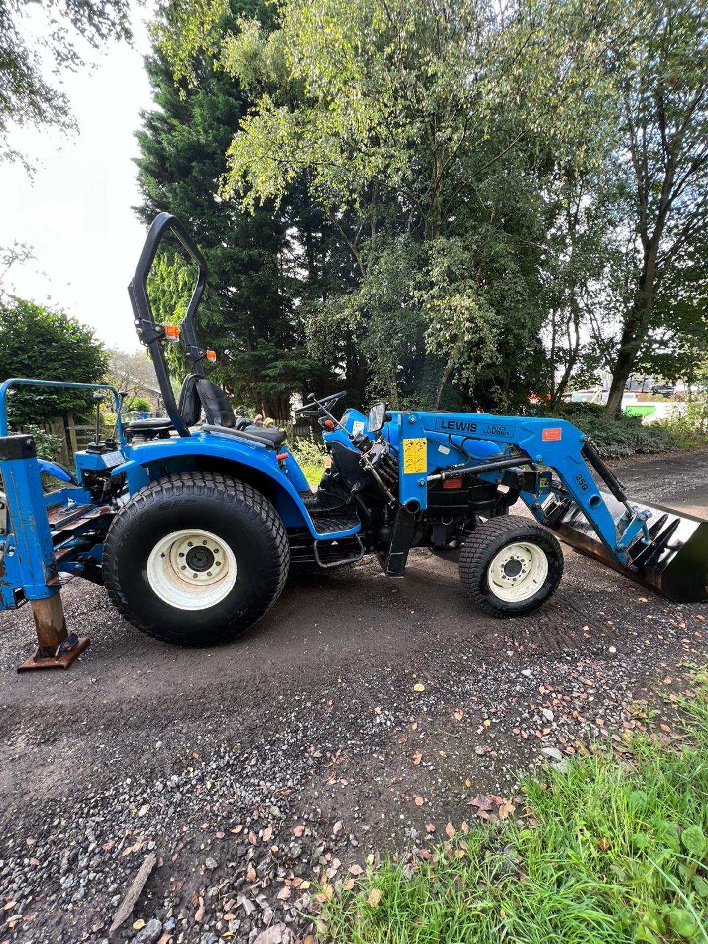 NEW HOLLAND TC27D BACK LOADER, SPOOL VALVE, ROLL PTO - Image 10 of 23