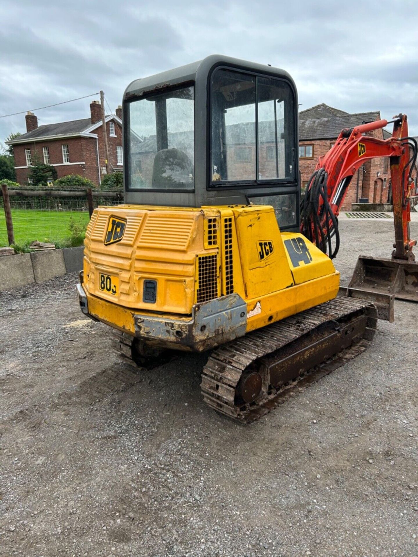 SOLID TRACKS, STRONG DIGGER: 1994 JCB 803 WITH PERKINS ENGINE - Image 6 of 14