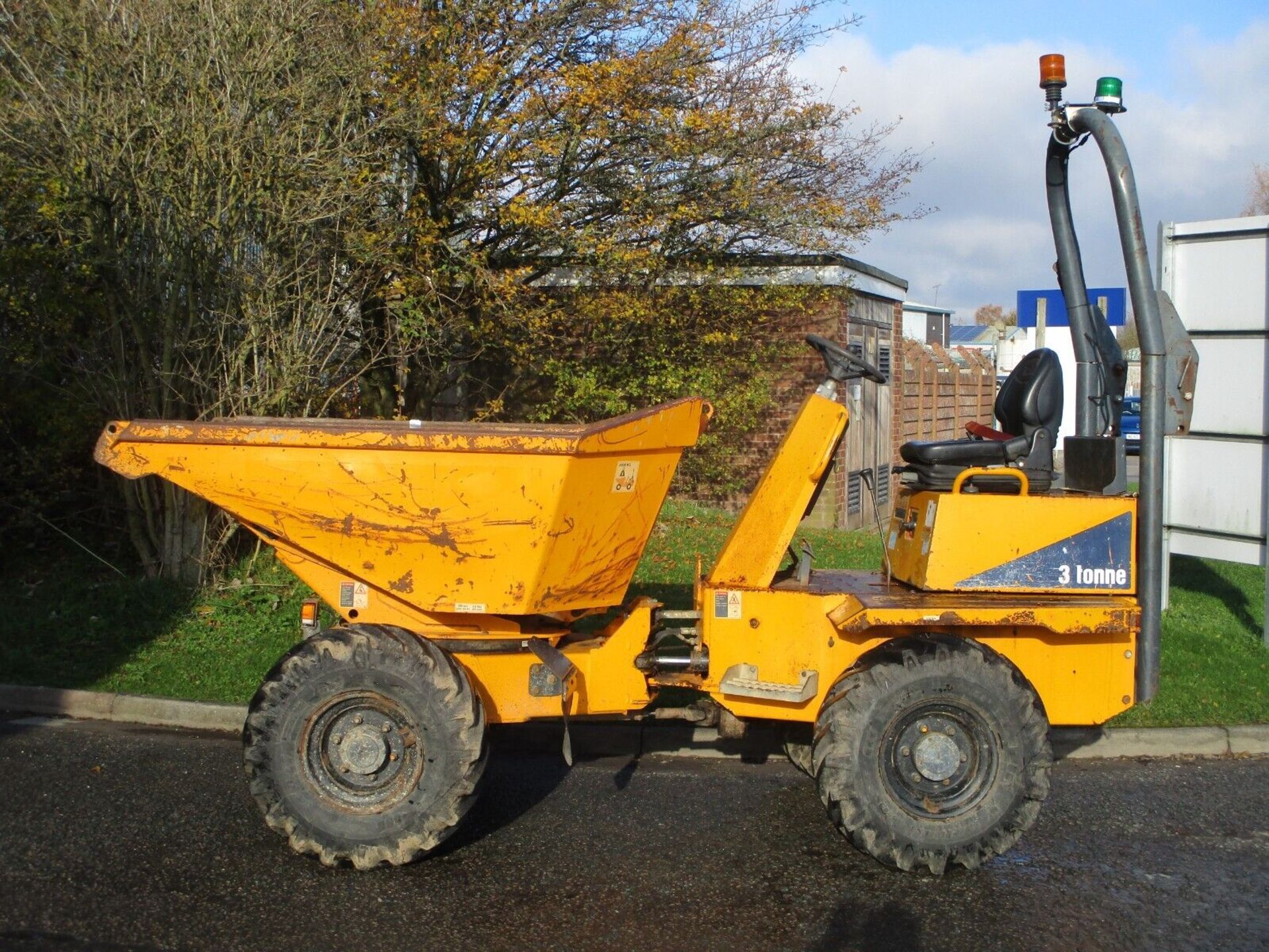 2011 THWAITES 3 TON DUMPER - Image 15 of 15