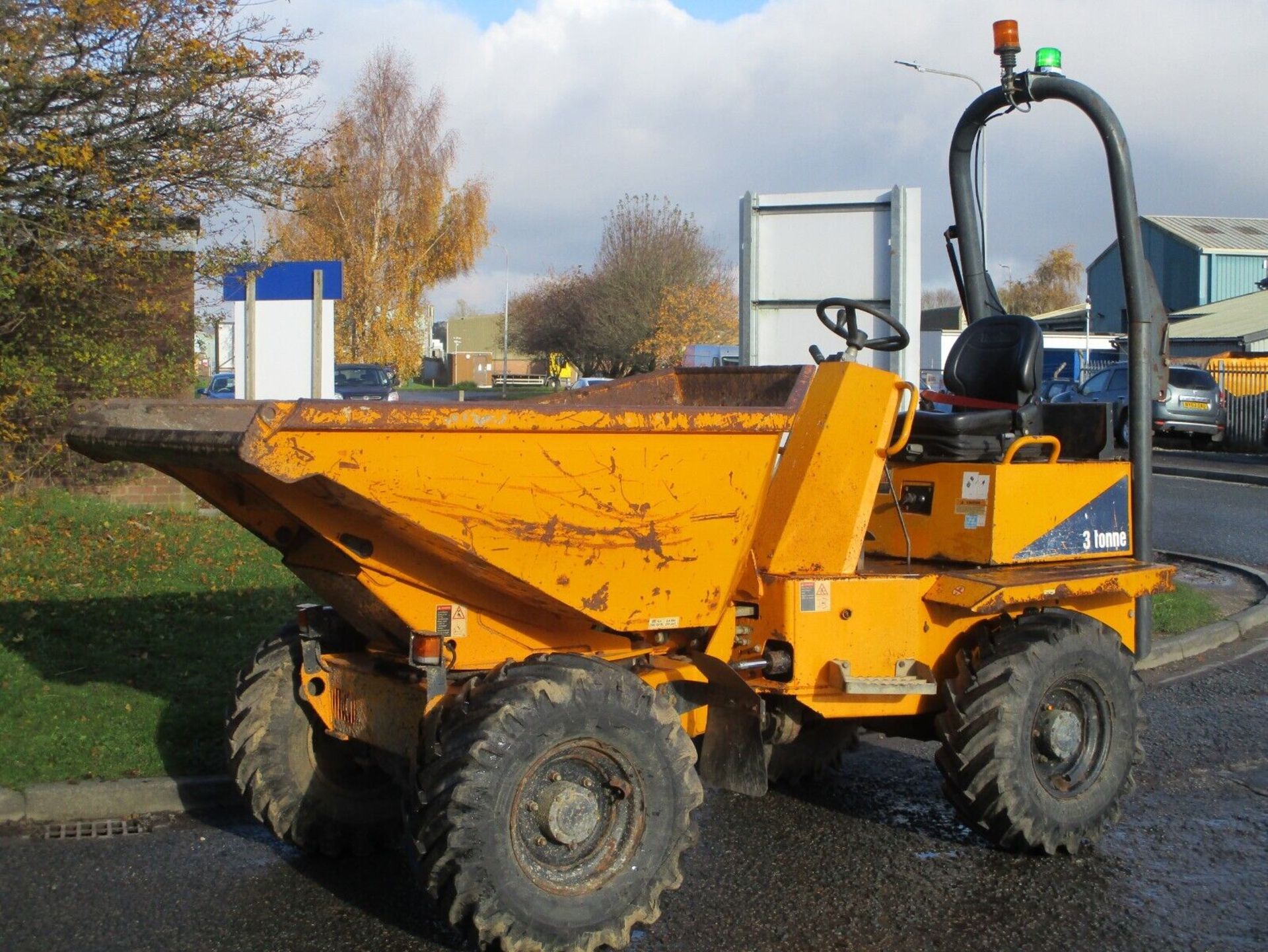 2011 THWAITES 3 TON DUMPER - Image 8 of 15