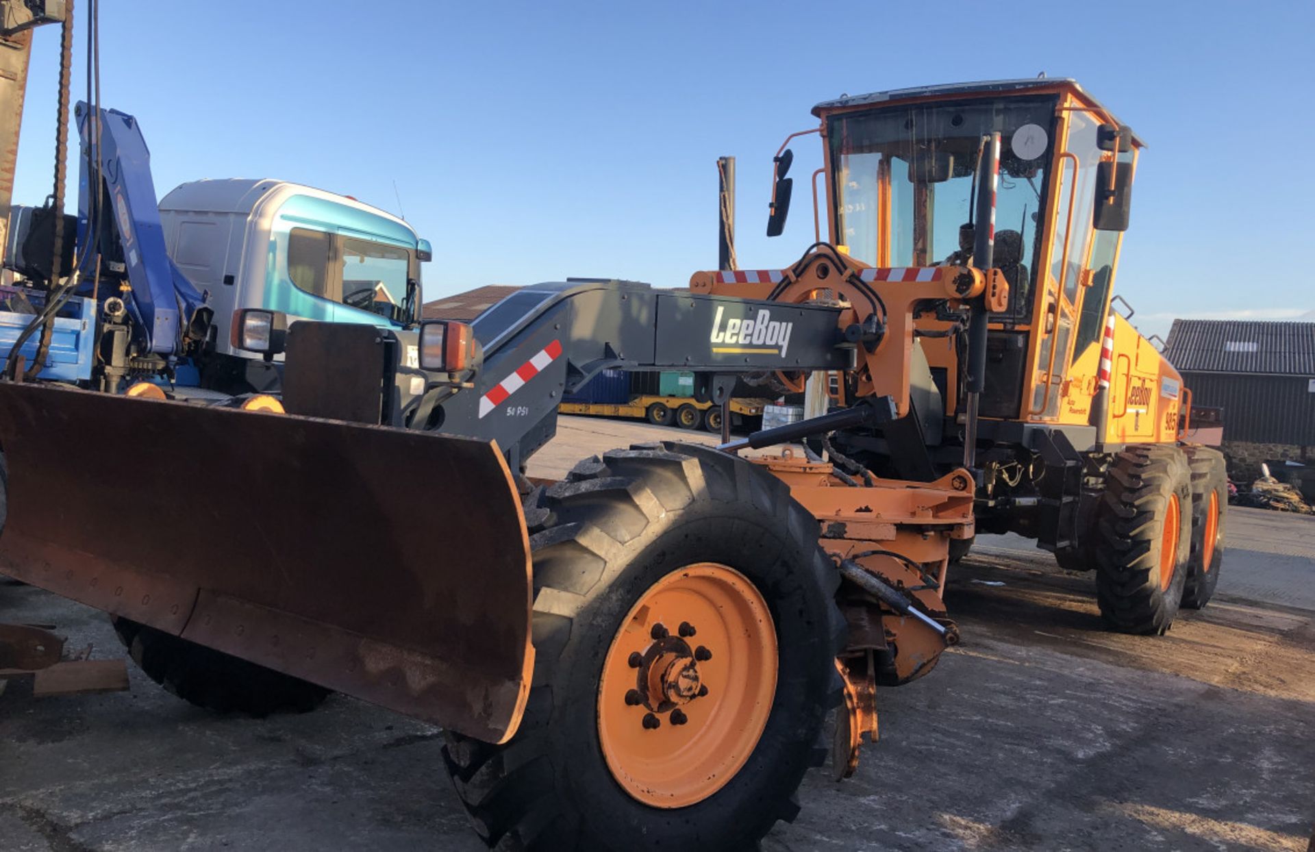 LEE BOY 985 MOTOR GRADER ( SAME SIZE AS CAT 14 H - Image 5 of 11