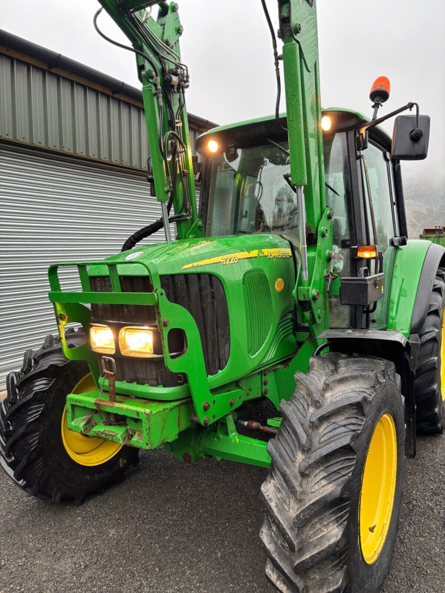 (ONLY 3.5K HOURS) JOHN DEERE 6220 SE TRACTOR WITH JOHN DEERE 631 LOADER - Image 12 of 22