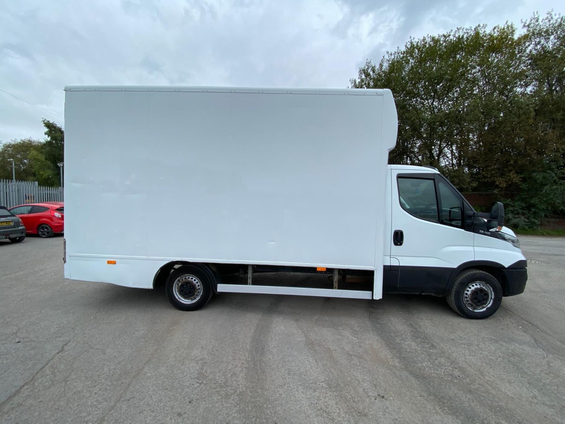 2018 IVECO LUTON'S ALUMINUM BODY EURO 6 - Image 2 of 12